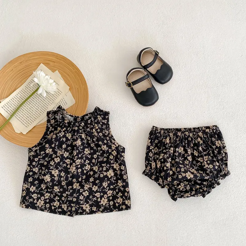 New summer baby clothing, set of 2 pieces for girls aged 0-3 with floral wood ear collar sleeveless top and buttocks shorts