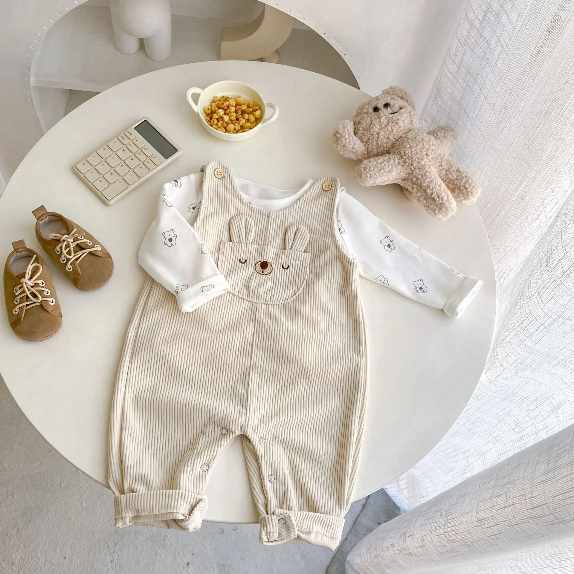 Spring and Autumn new 0-3 year old baby clothing, trendy boys and girls baby corduroy jumpsuit pants