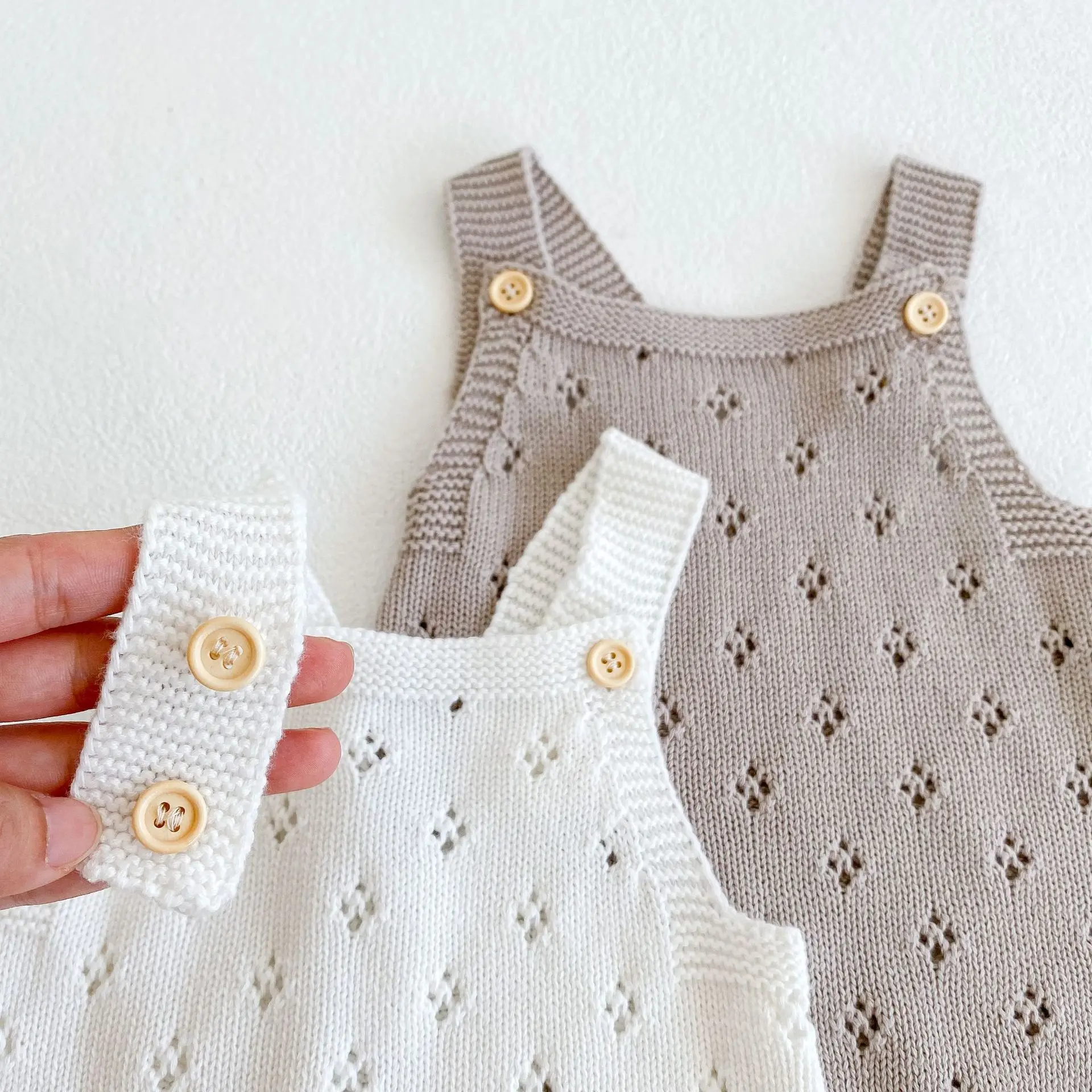 Spring and Autumn style men's and women's baby hollowed out shoulder straps, cotton sweater, knitted sweater, jumpsuit, buttocks
