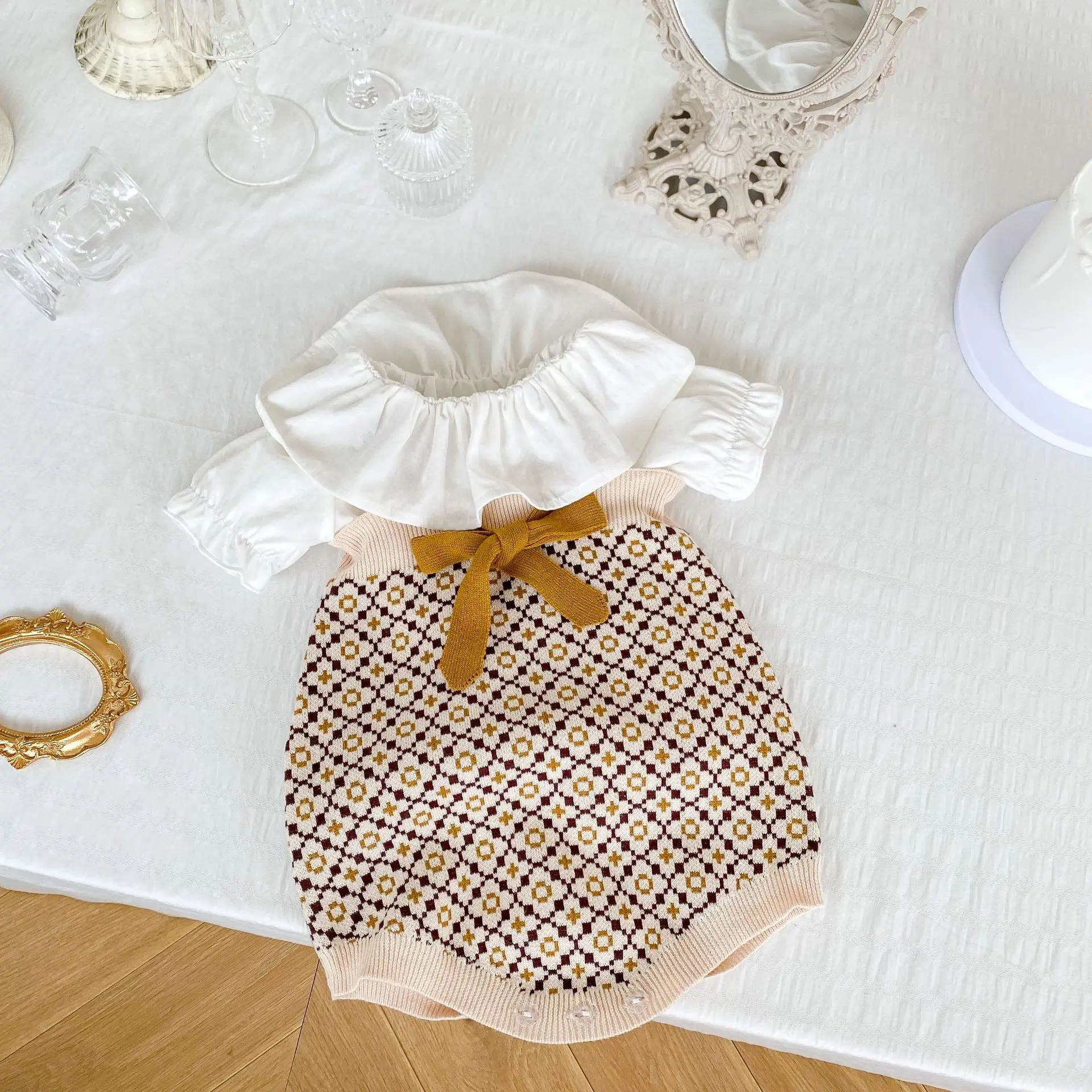 New Knitted Triangle Sweetheart for Boys and Girls in Spring and Summer Seasons, Infants and Young Children, Checkered Jacquard