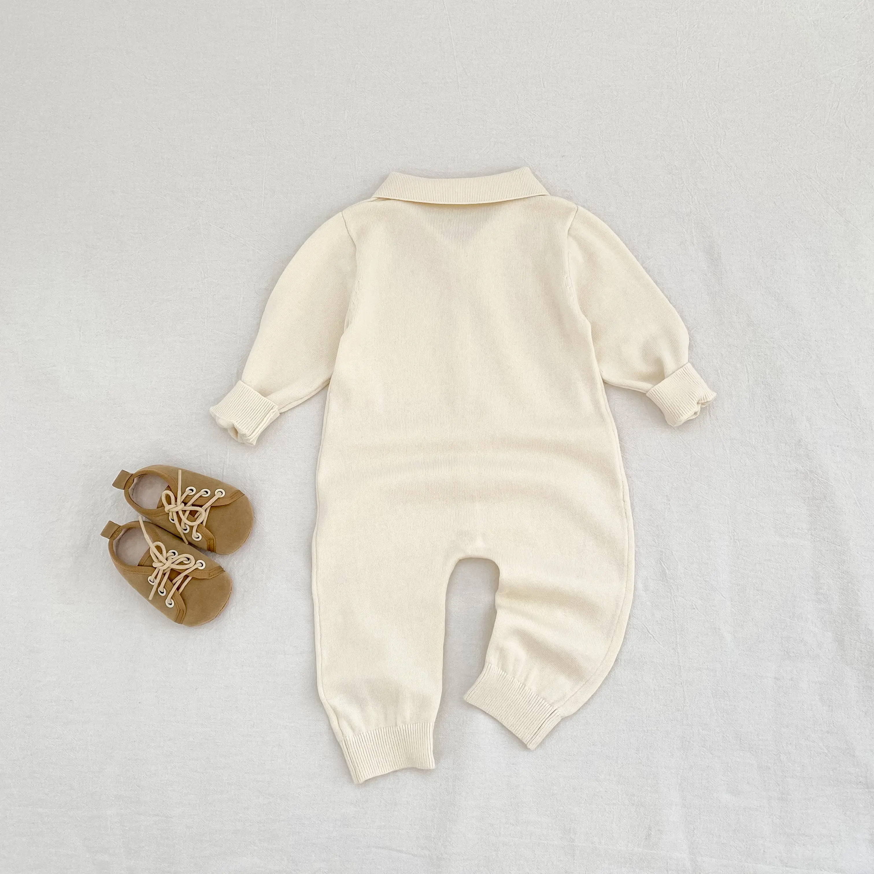 Autumn new 0-3 year old baby clothing, fashionable baby girl baby boy lapel long sleeved button jumpsuit