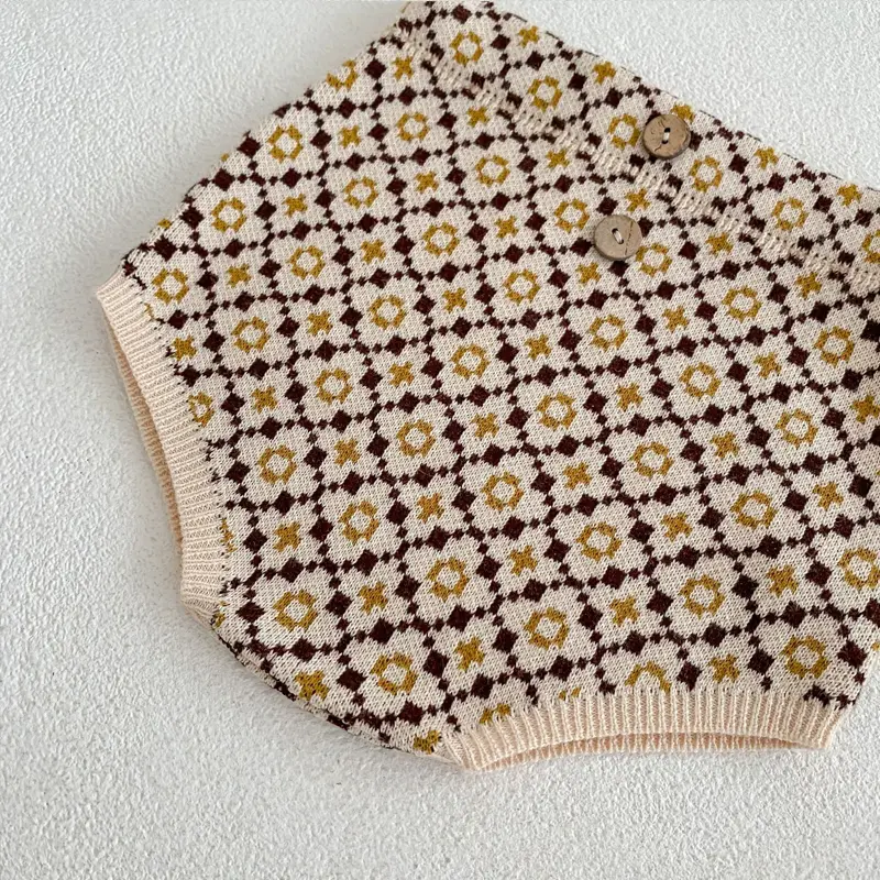 New baby clothing for the spring and autumn seasons, 0-3 year old girls knitted small fragrant pattern bread pants set