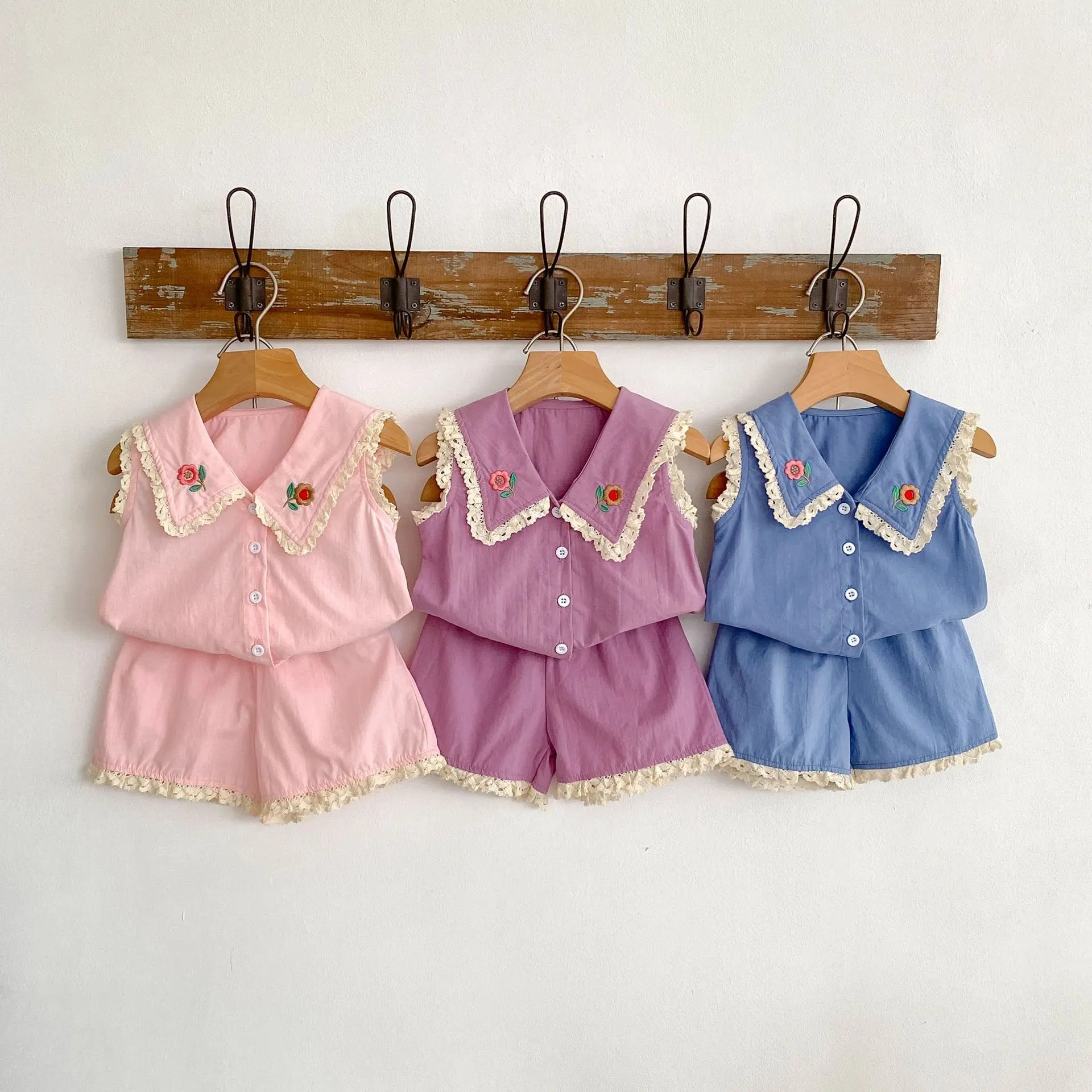 Summer new baby clothes for 0-3 years old, exquisite baby girl embroidered lapel sleeveless button top + lace loose shorts