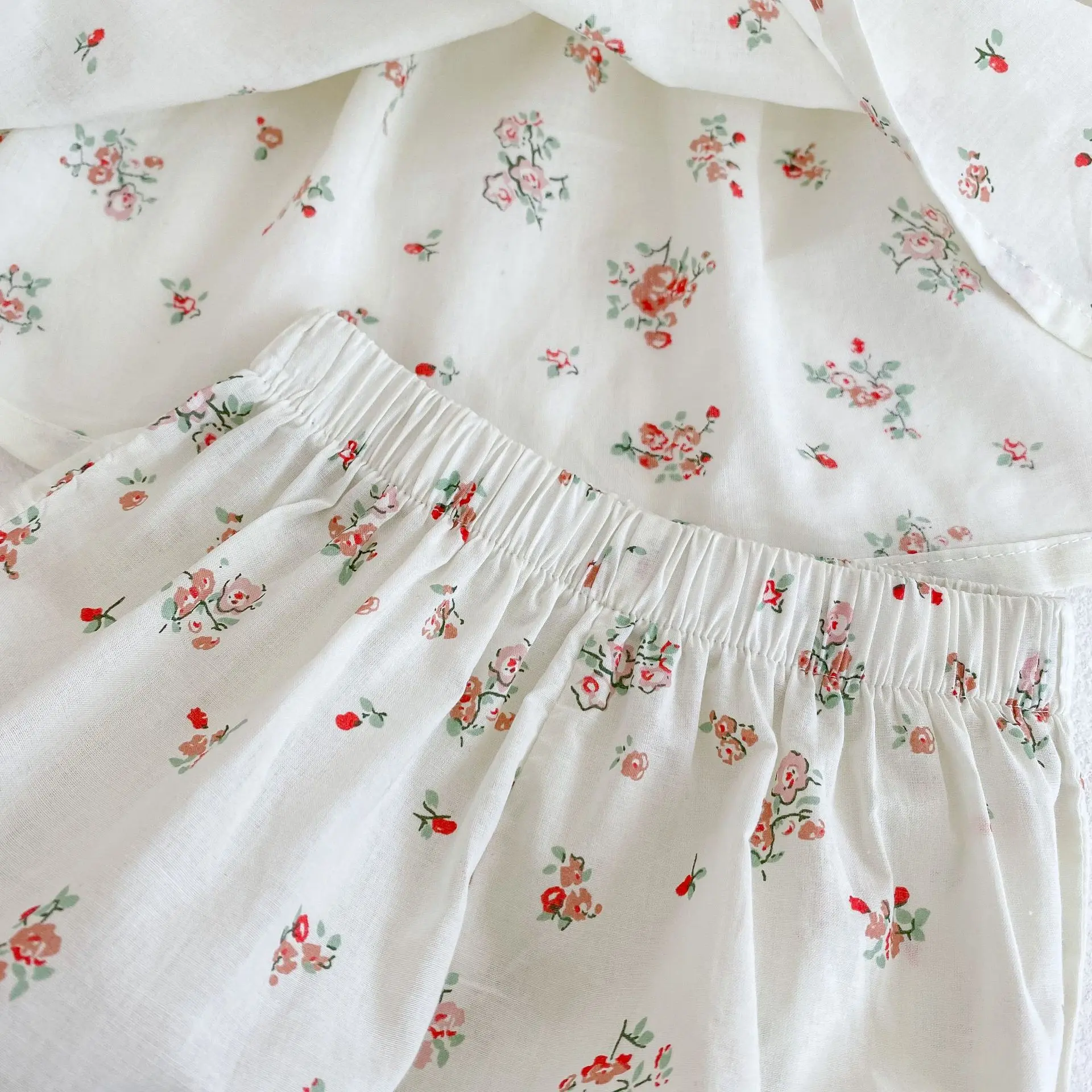 Summer New 0-3-year-old Girl's Versatile Set with Baby Doll Neck Short Sleeve Fragmented Flower Top+Bread Pants 2-piece Girl Set