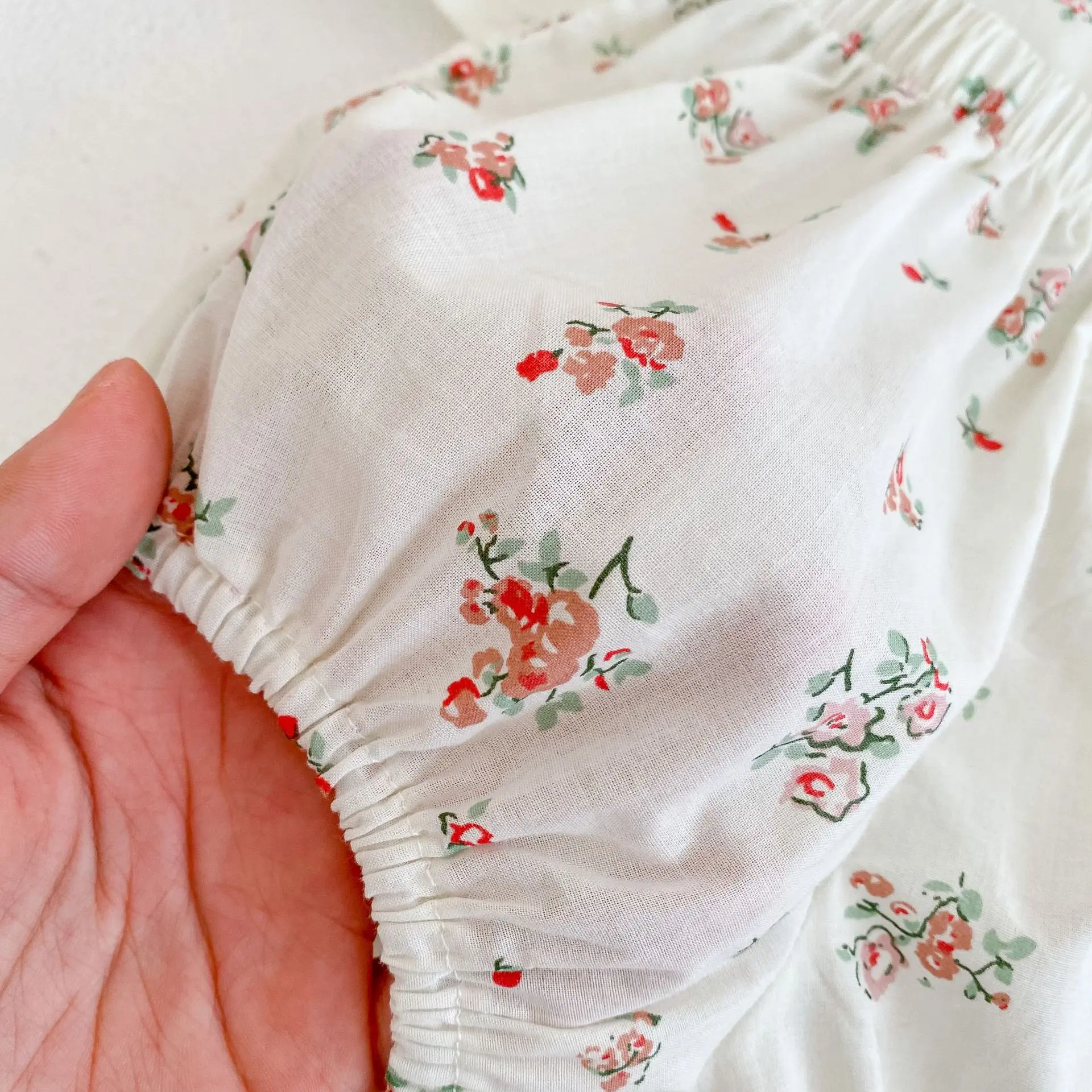 Summer New 0-3-year-old Girl's Versatile Set with Baby Doll Neck Short Sleeve Fragmented Flower Top+Bread Pants 2-piece Girl Set
