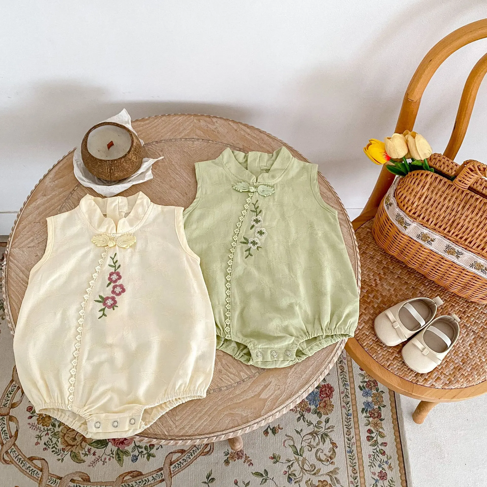 Summer new 0-3 year old baby clothing, exquisite embroidered sleeveless jumpsuit with standing collar cheongsam for baby girls
