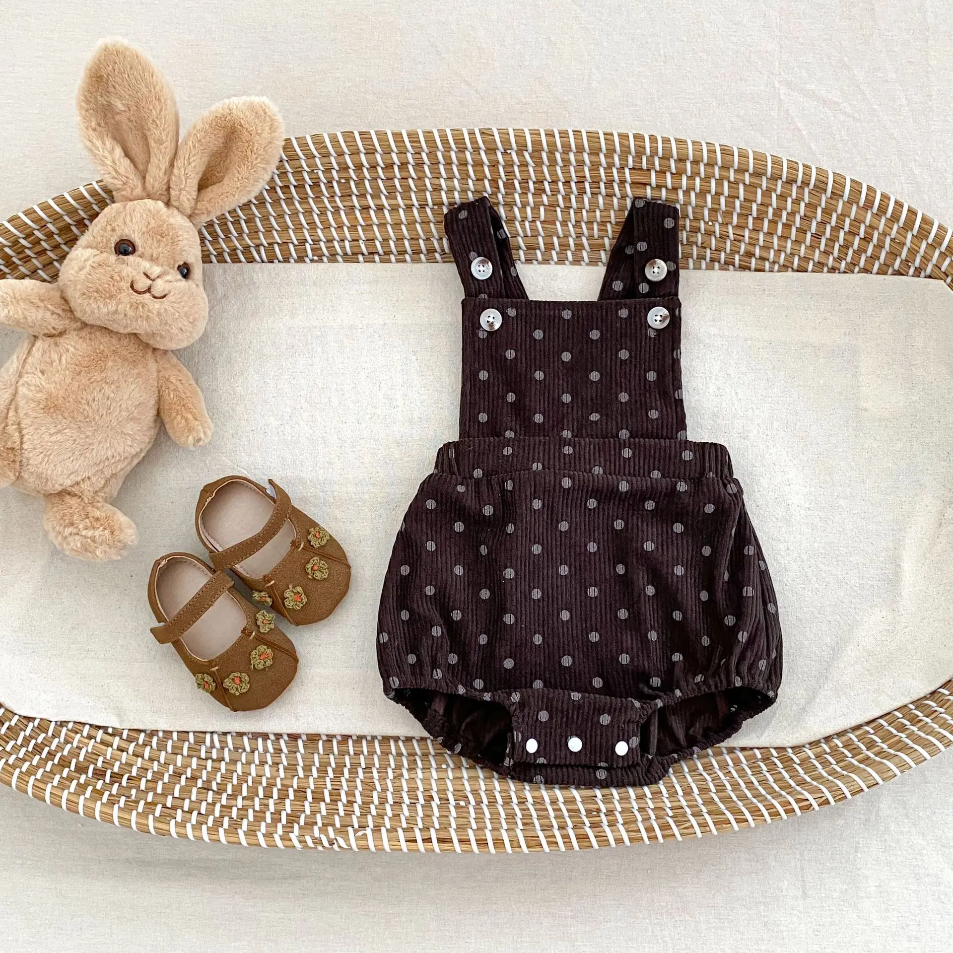 New autumn baby clothing for 0-3 years old, fashionable baby jumpsuit, trendy polka dot shoulder strap jumpsuit