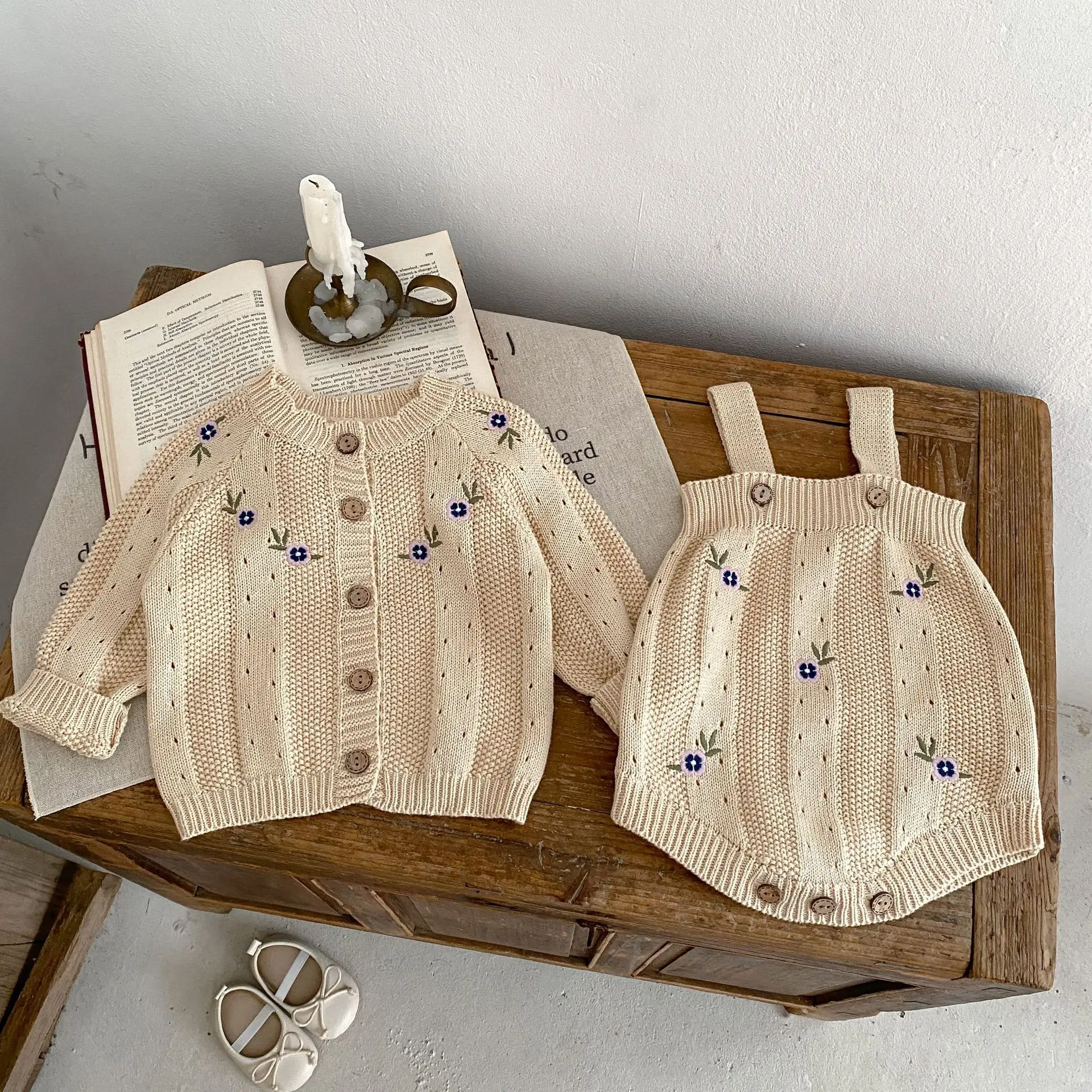 Autumn new 0-3 year old baby clothing, cute baby girl embroidered hollow apricot knit triangle jumpsuit