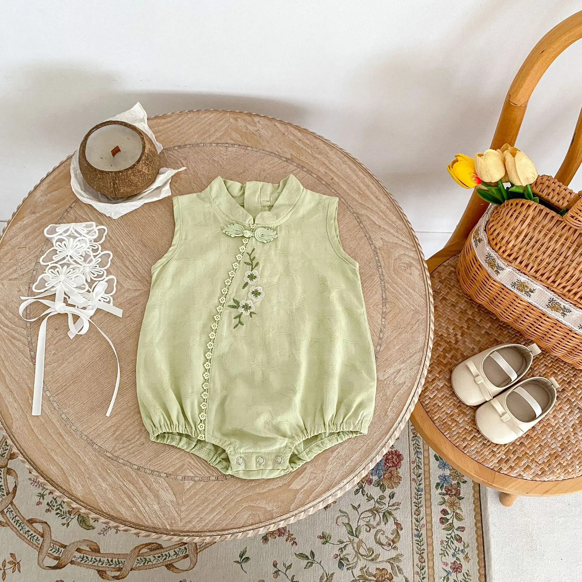 Summer new 0-3 year old baby clothing, exquisite embroidered sleeveless jumpsuit with standing collar cheongsam for baby girls
