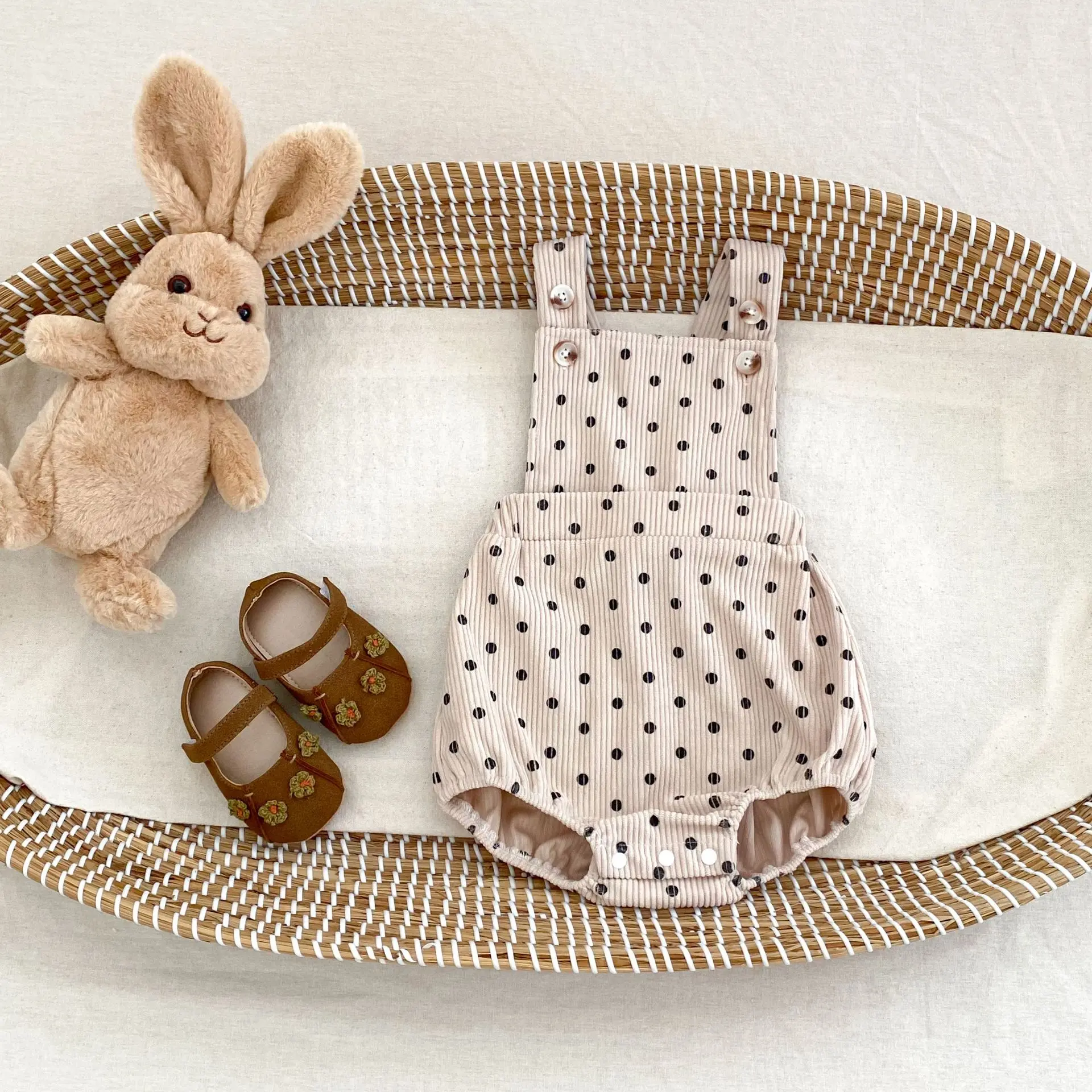 New autumn baby clothing for 0-3 years old, fashionable baby jumpsuit, trendy polka dot shoulder strap jumpsuit