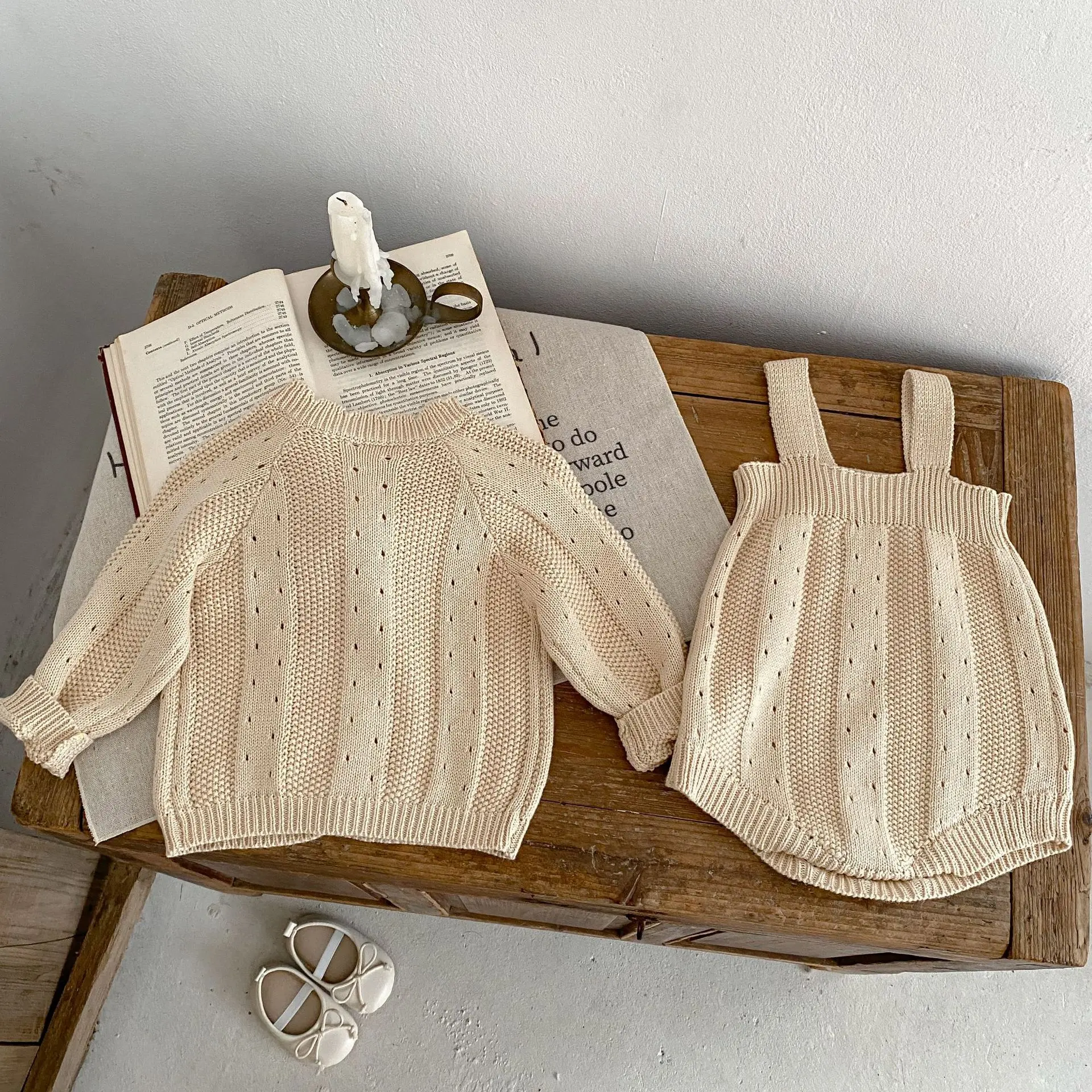 Autumn new 0-3 year old baby clothing, cute baby girl embroidered hollow apricot knit triangle jumpsuit