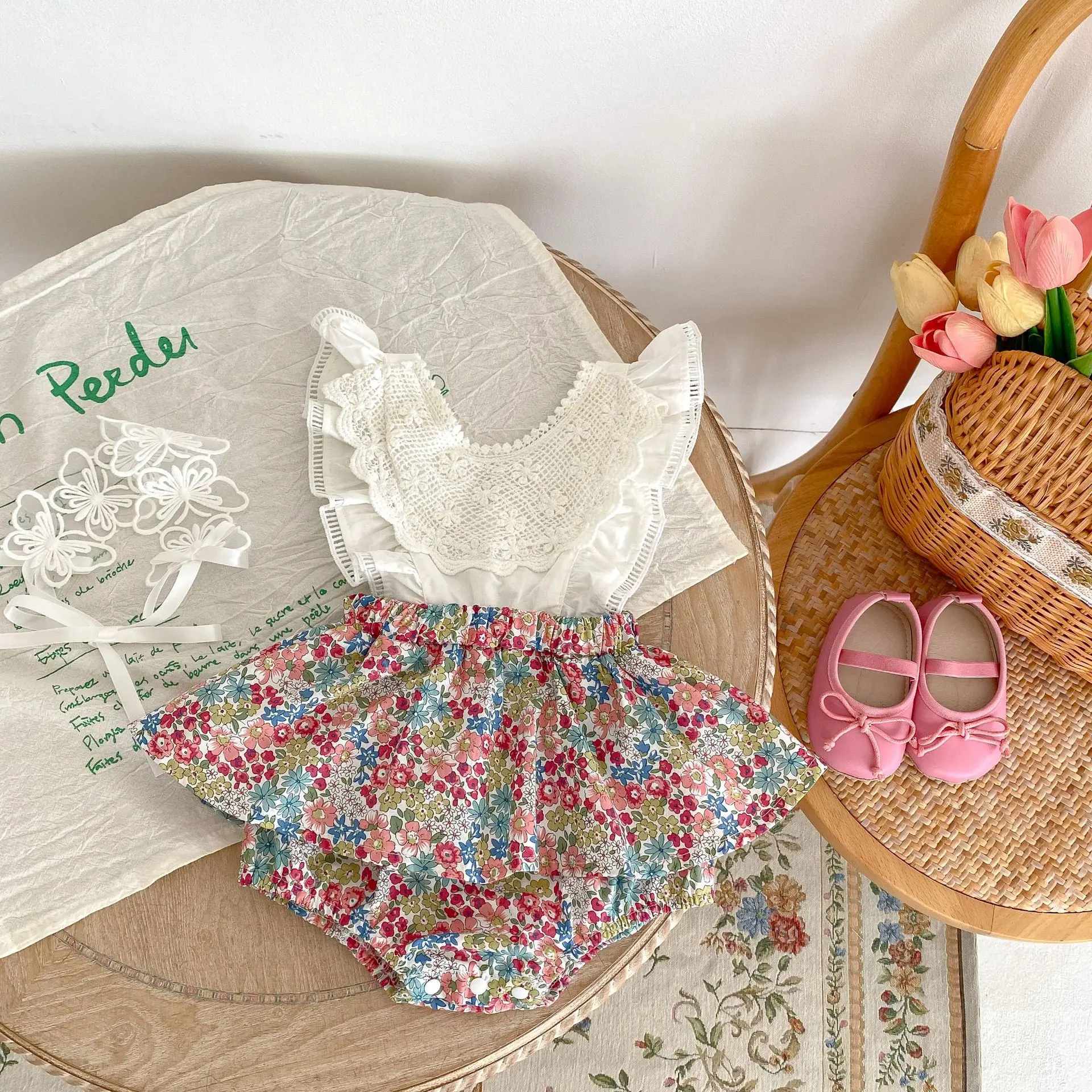 Summer new 0-3 year old baby clothing, baby girl flying sleeve jumpsuit, exquisite flower jumpsuit skirt