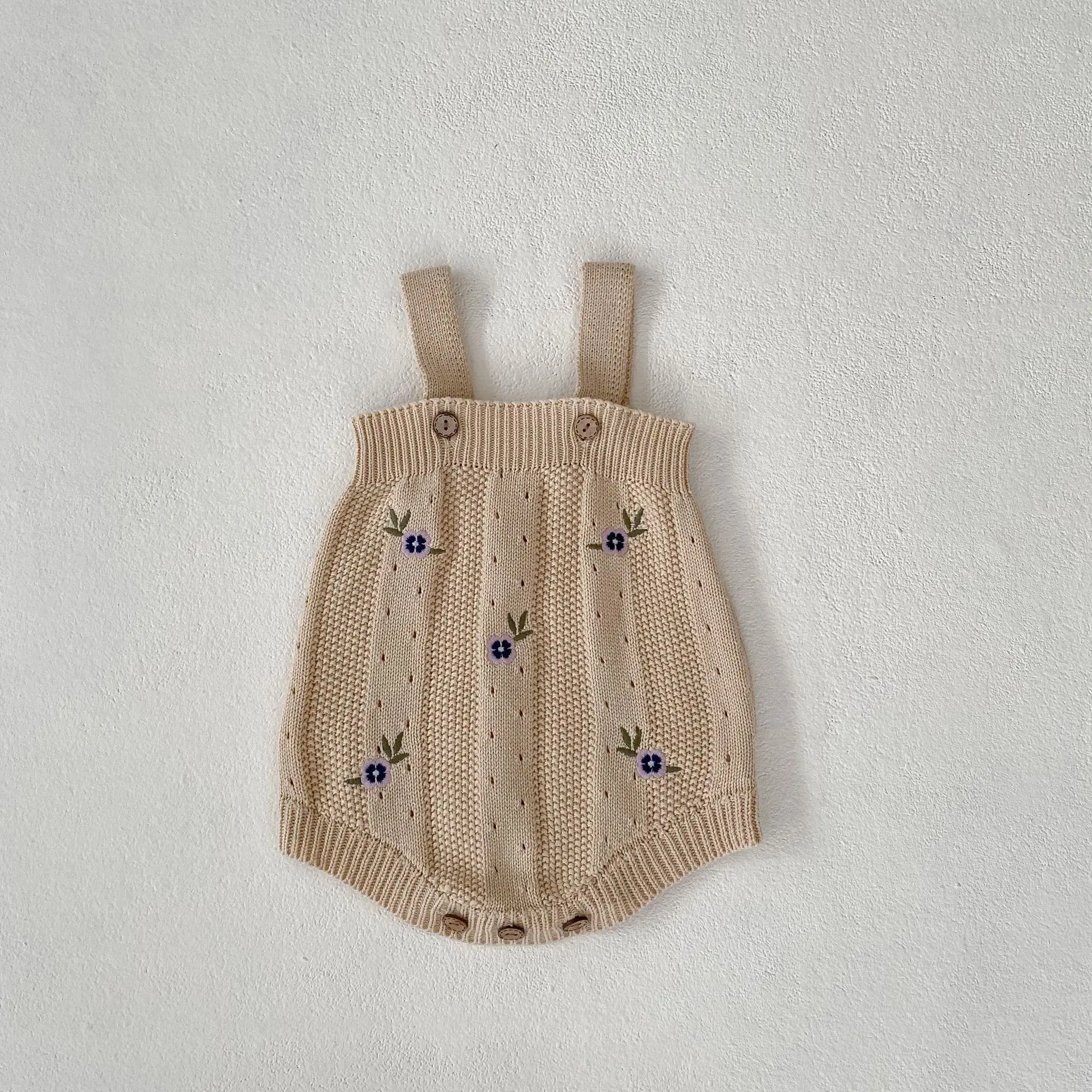 Autumn new 0-3 year old baby clothing, cute baby girl embroidered hollow apricot knit triangle jumpsuit