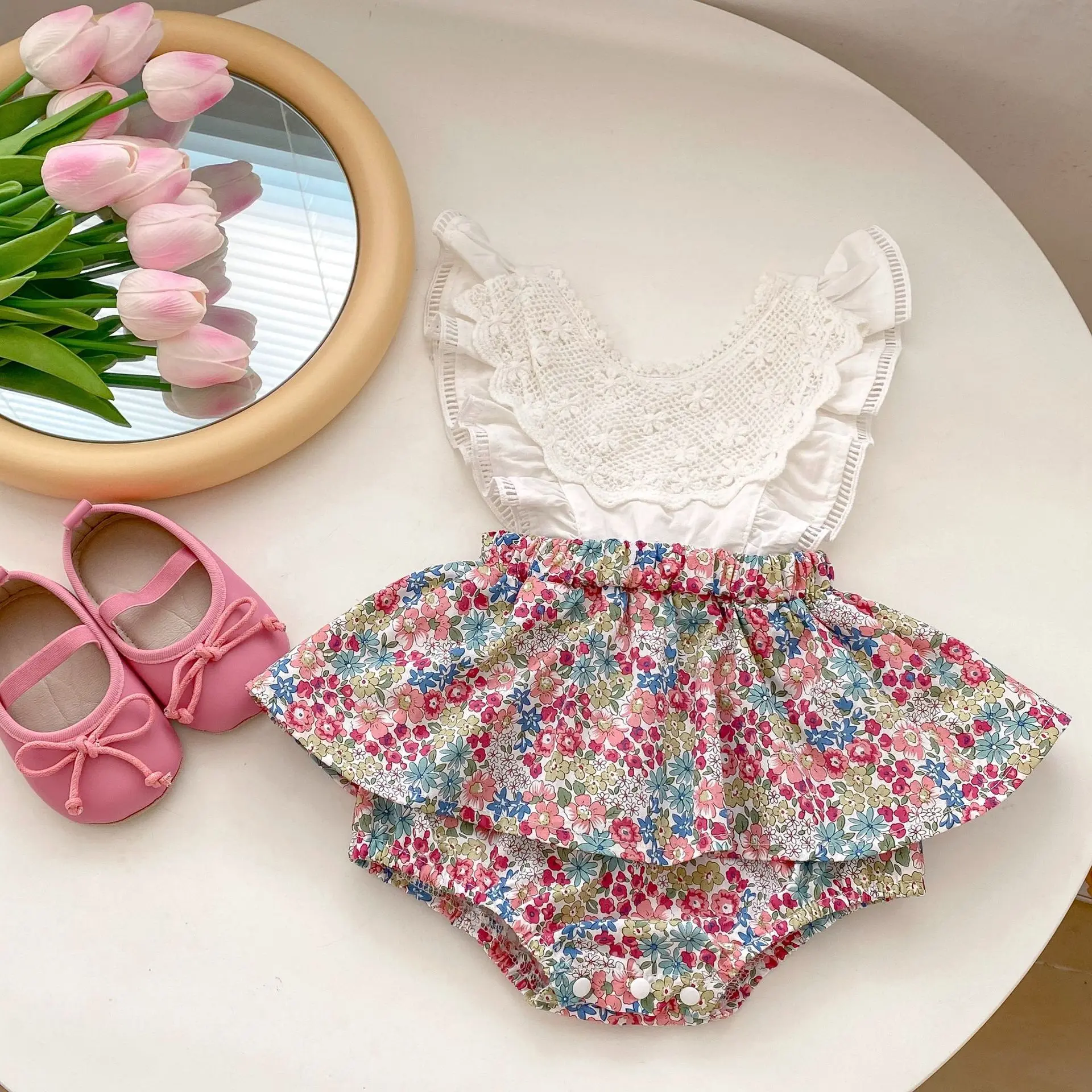 Summer new 0-3 year old baby clothing, baby girl flying sleeve jumpsuit, exquisite flower jumpsuit skirt
