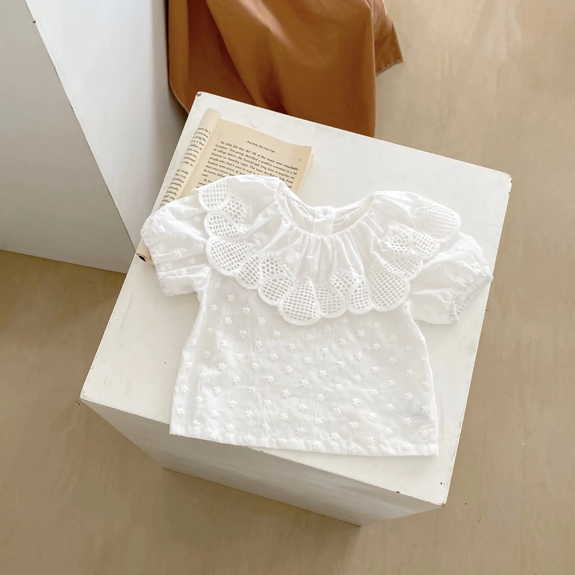 Summer new style baby clothes for 0-3 years old, exquisite embroidered baby girl big lace collar short-sleeved top