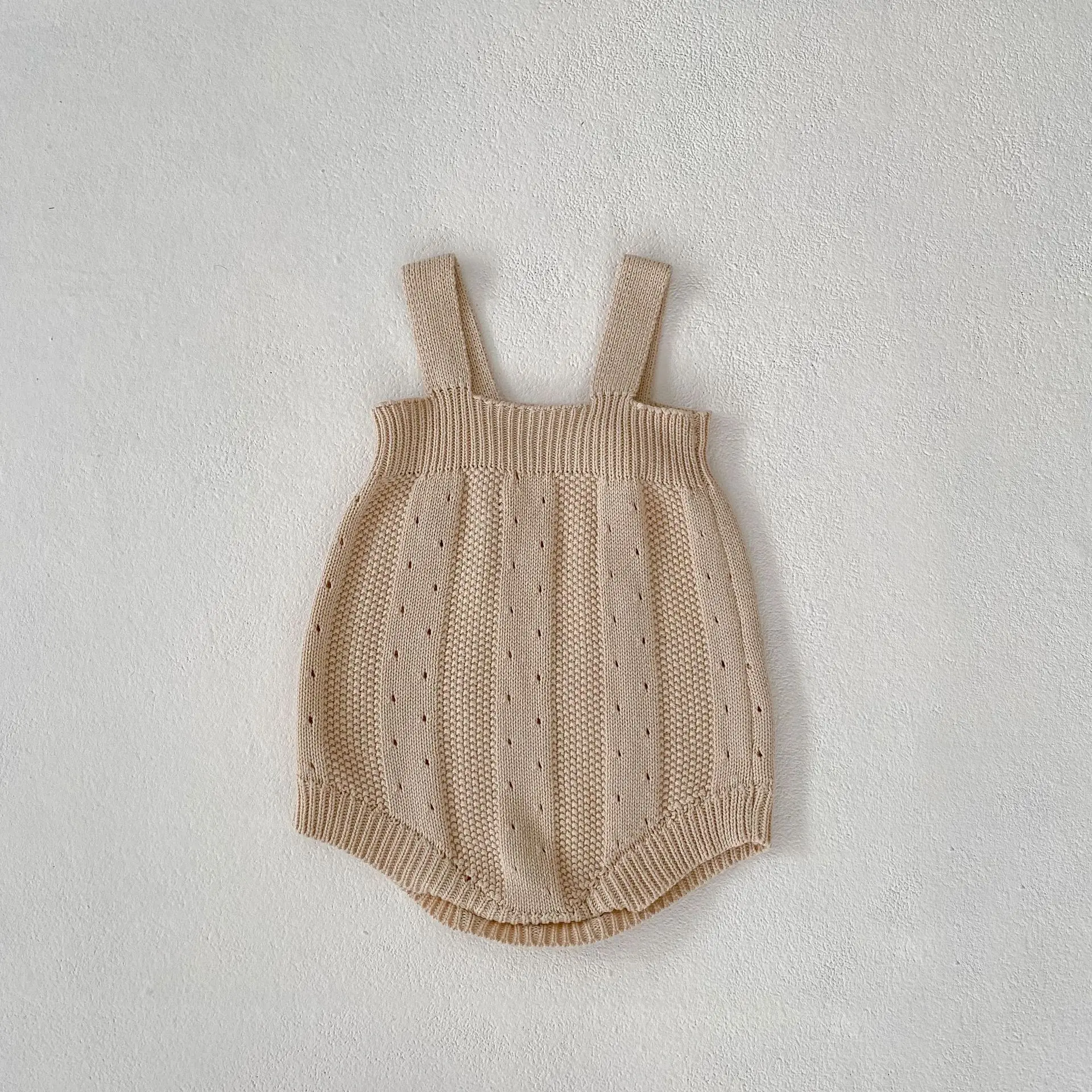 Autumn new 0-3 year old baby clothing, cute baby girl embroidered hollow apricot knit triangle jumpsuit