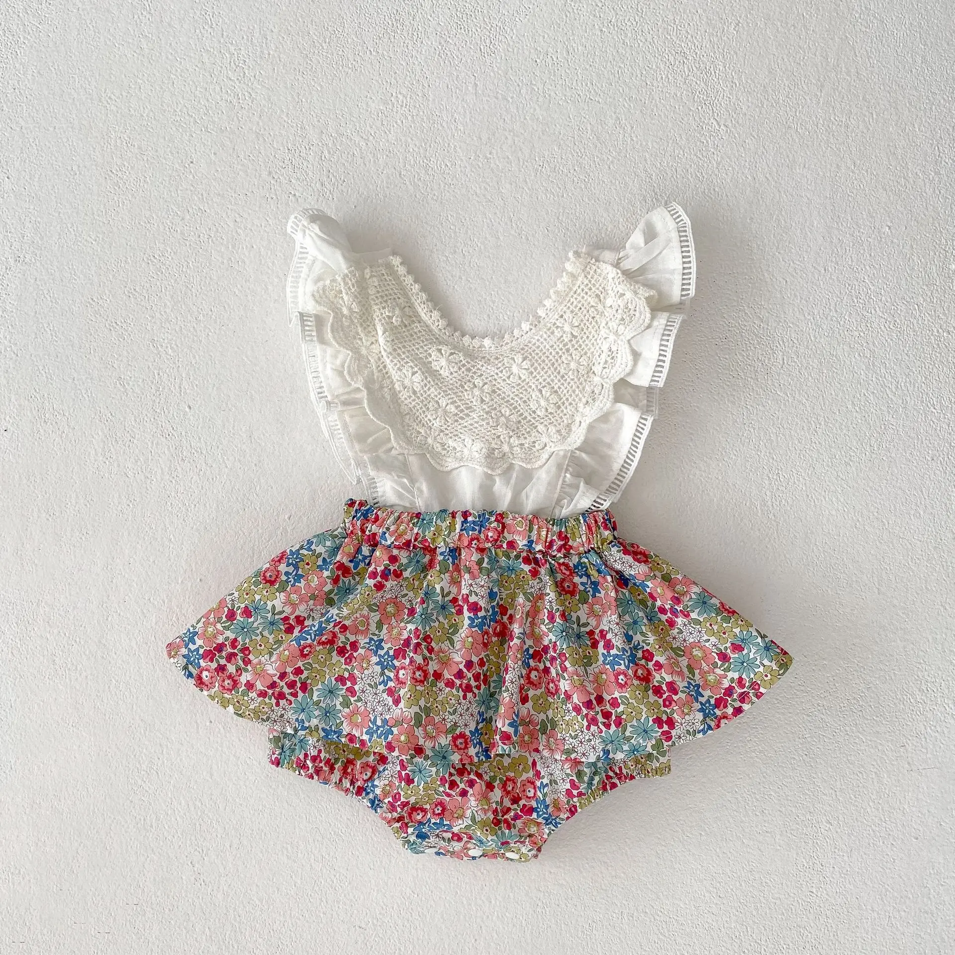 Summer new 0-3 year old baby clothing, baby girl flying sleeve jumpsuit, exquisite flower jumpsuit skirt