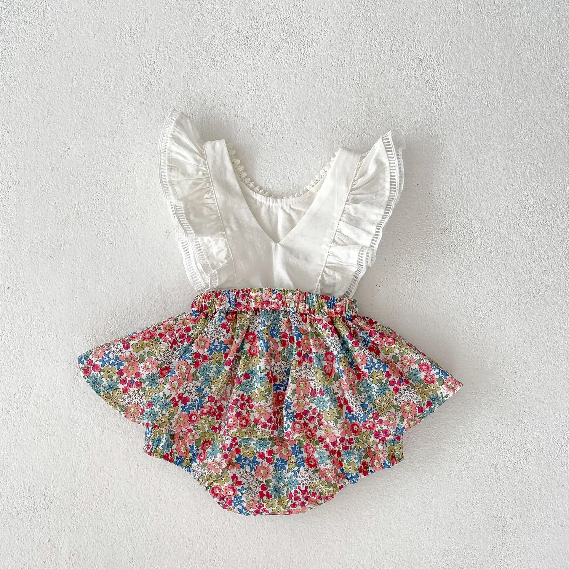 Summer new 0-3 year old baby clothing, baby girl flying sleeve jumpsuit, exquisite flower jumpsuit skirt