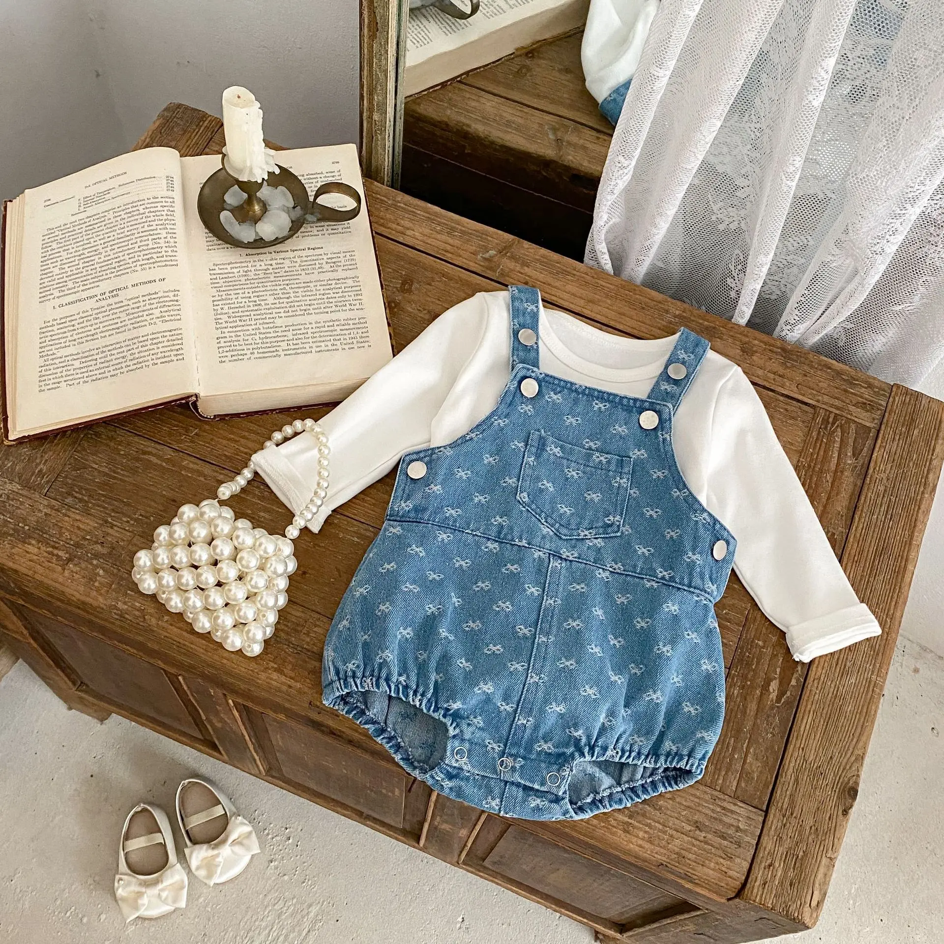 Spring and summer new baby clothing, 0-3 year old female baby denim crawling clothes with suspenders jacquard suspender jumpsuit