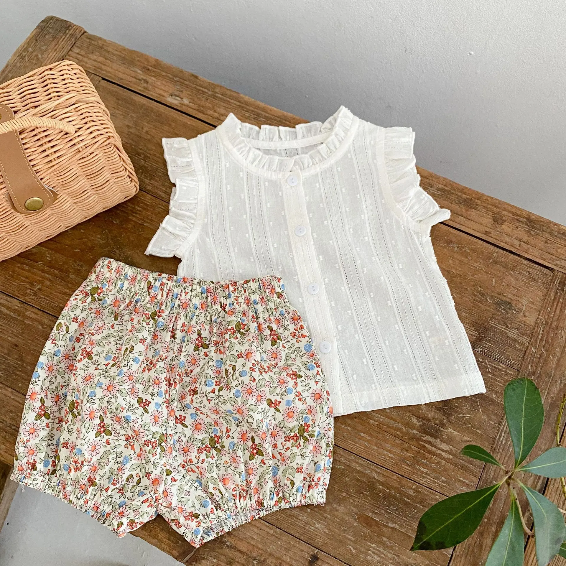 Summer New Fashion Versatile Set for Infants and Young Children with Fresh Flying Sleeves Open Button Top+Small floral shorts 2-