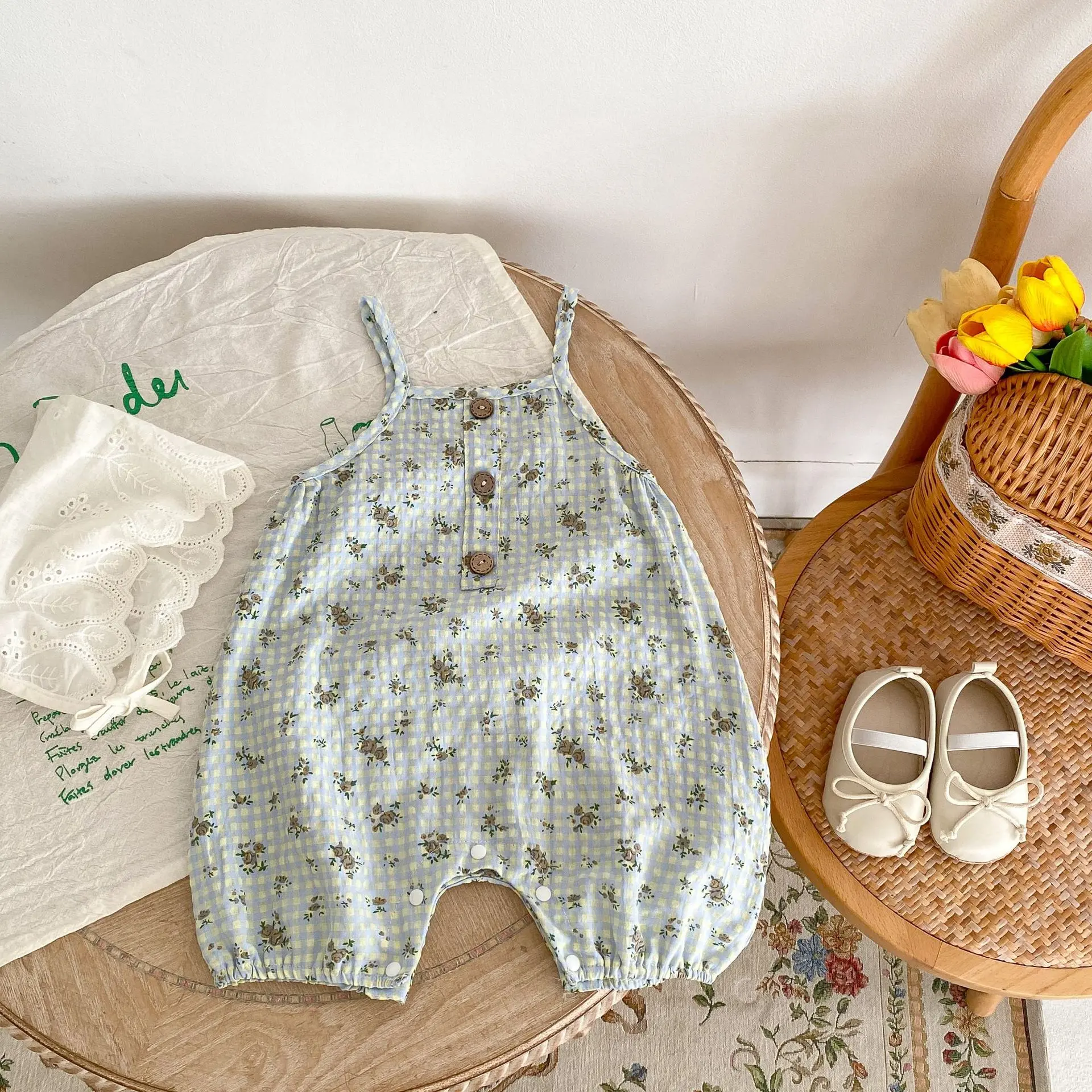 Summer new 0-3 year old baby clothing, cute baby jumpsuit, personalized checkered flower suspender pants