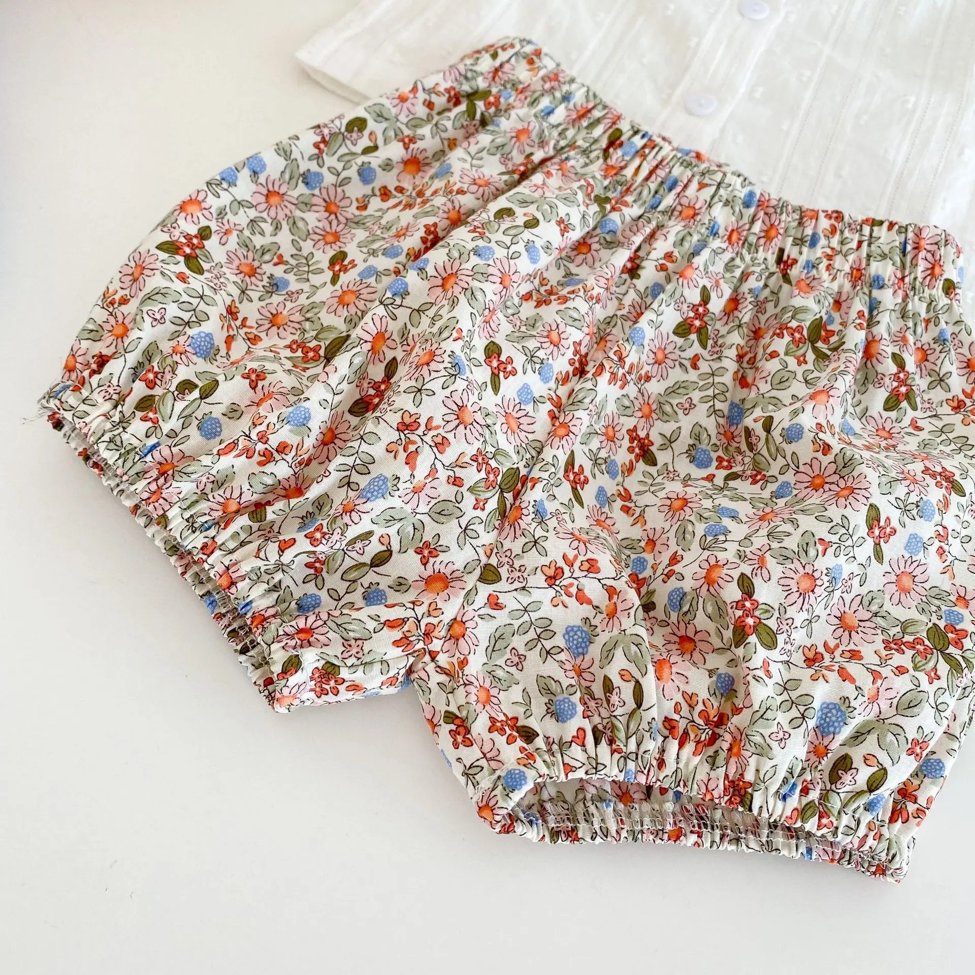 Summer New Fashion Versatile Set for Infants and Young Children with Fresh Flying Sleeves Open Button Top+Small floral shorts 2-