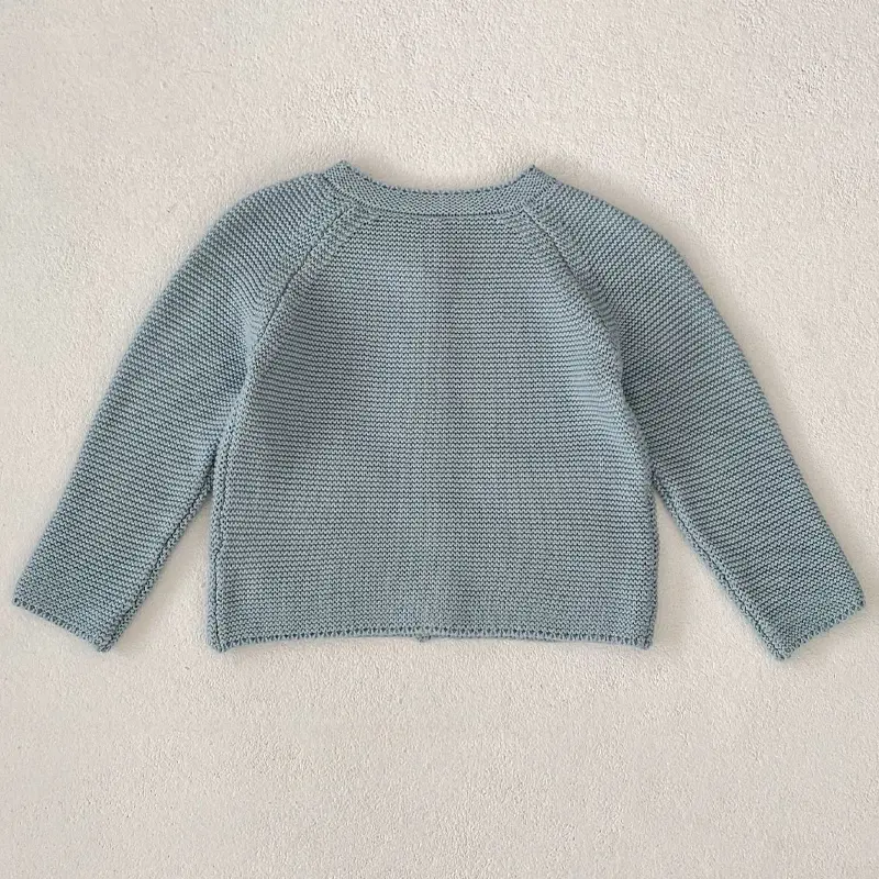 Autumn new baby clothing, 0-3 year old girls, round neck sweater, cardigan with hand hook hollow flower pocket jacket