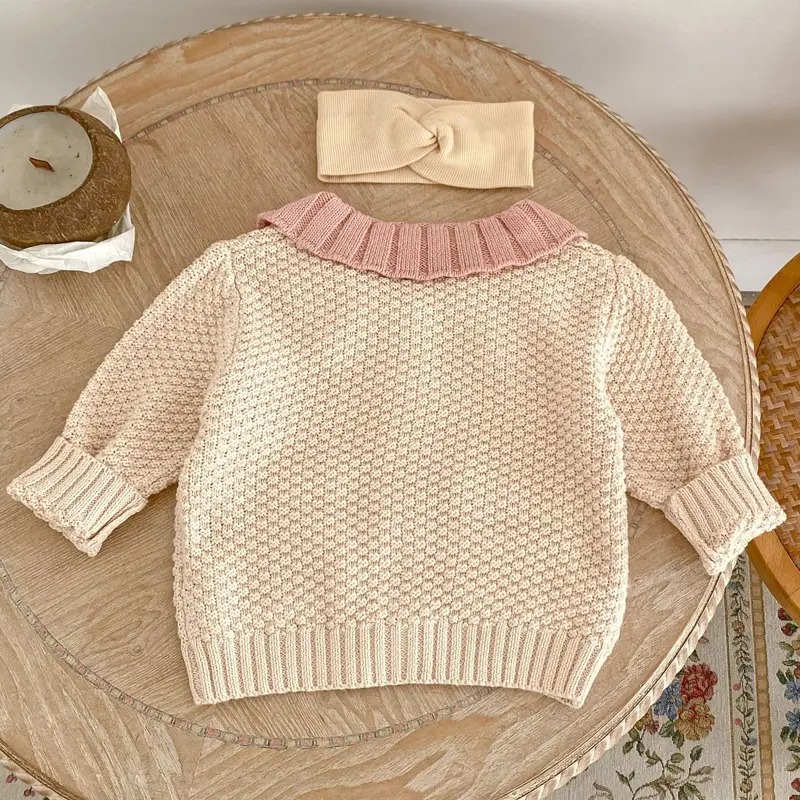 New autumn baby clothing, 0-3 year old female baby's lapel embroidered pocket knitted sweater for outdoor long sleeved cardigan