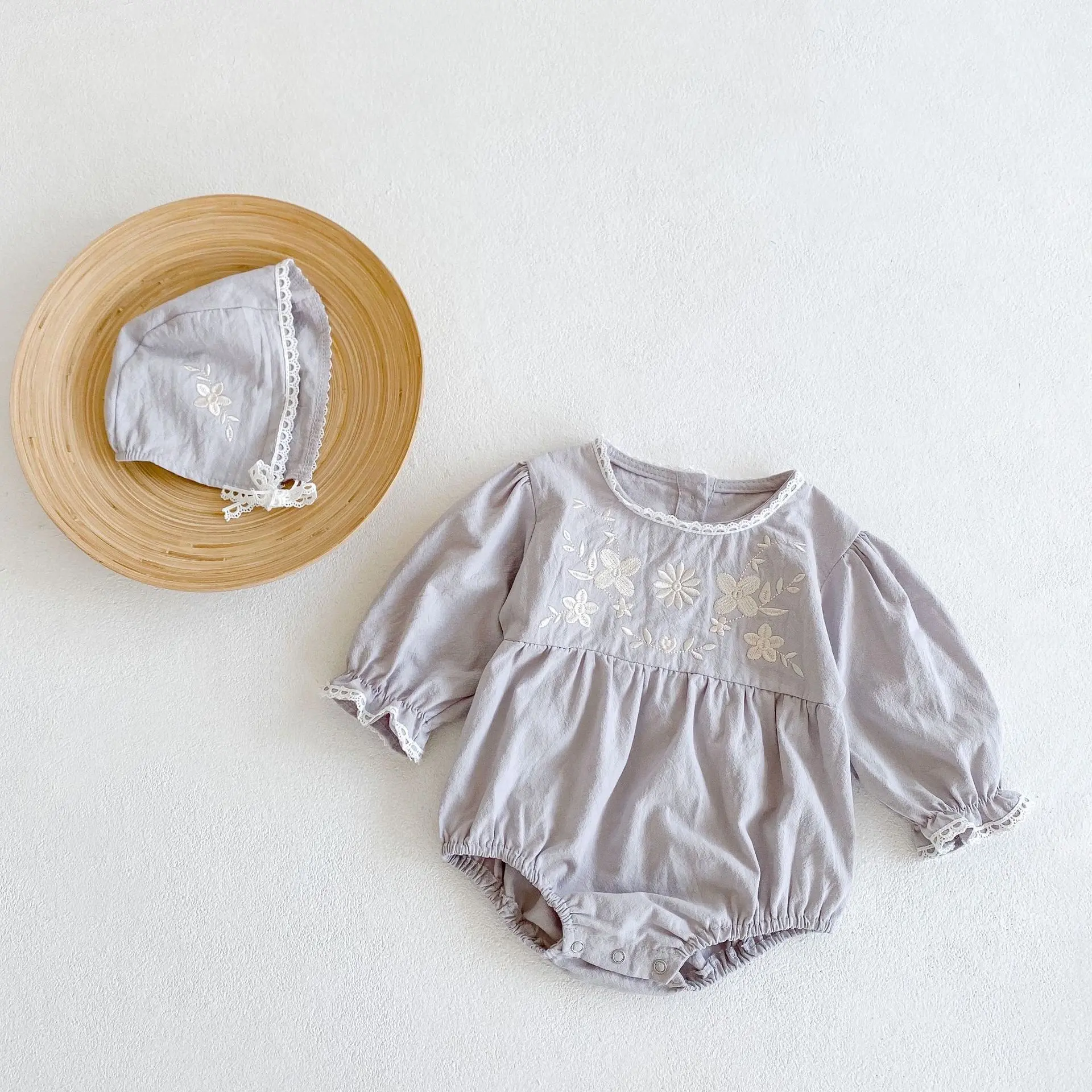 Spring and Autumn Clothing for Infants and Young Children New Fashion Versatile Triangle jumpsuit Female Baby Embroidered Lace L