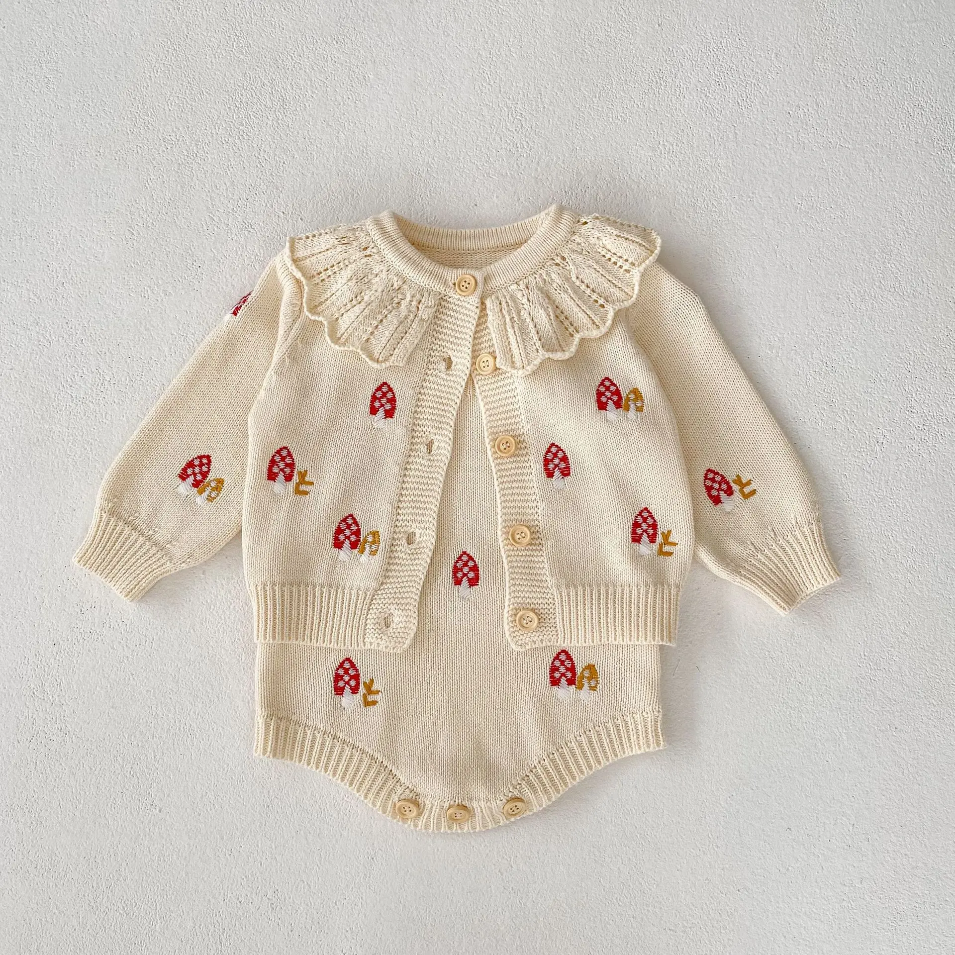 Autumn new 0-3 year old baby clothing, cute baby girl mushroom embroidered knitted triangle jumpsuit