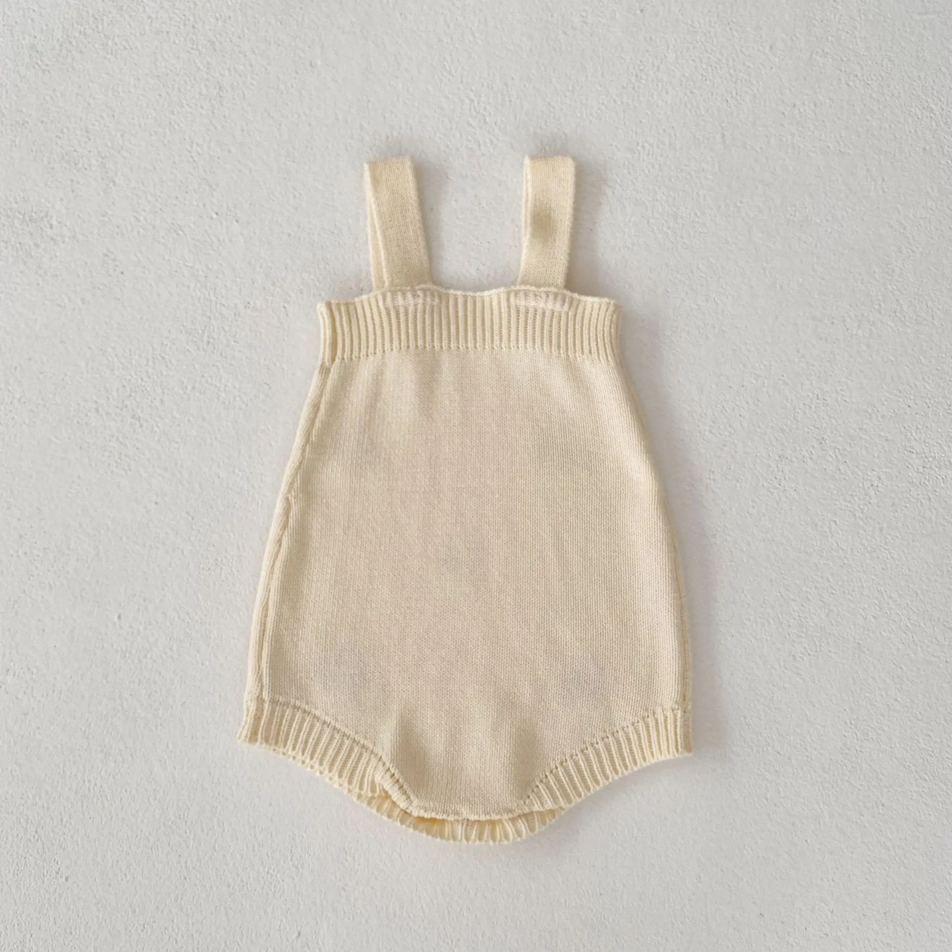 Autumn new 0-3 year old baby clothing, cute baby girl mushroom embroidered knitted triangle jumpsuit
