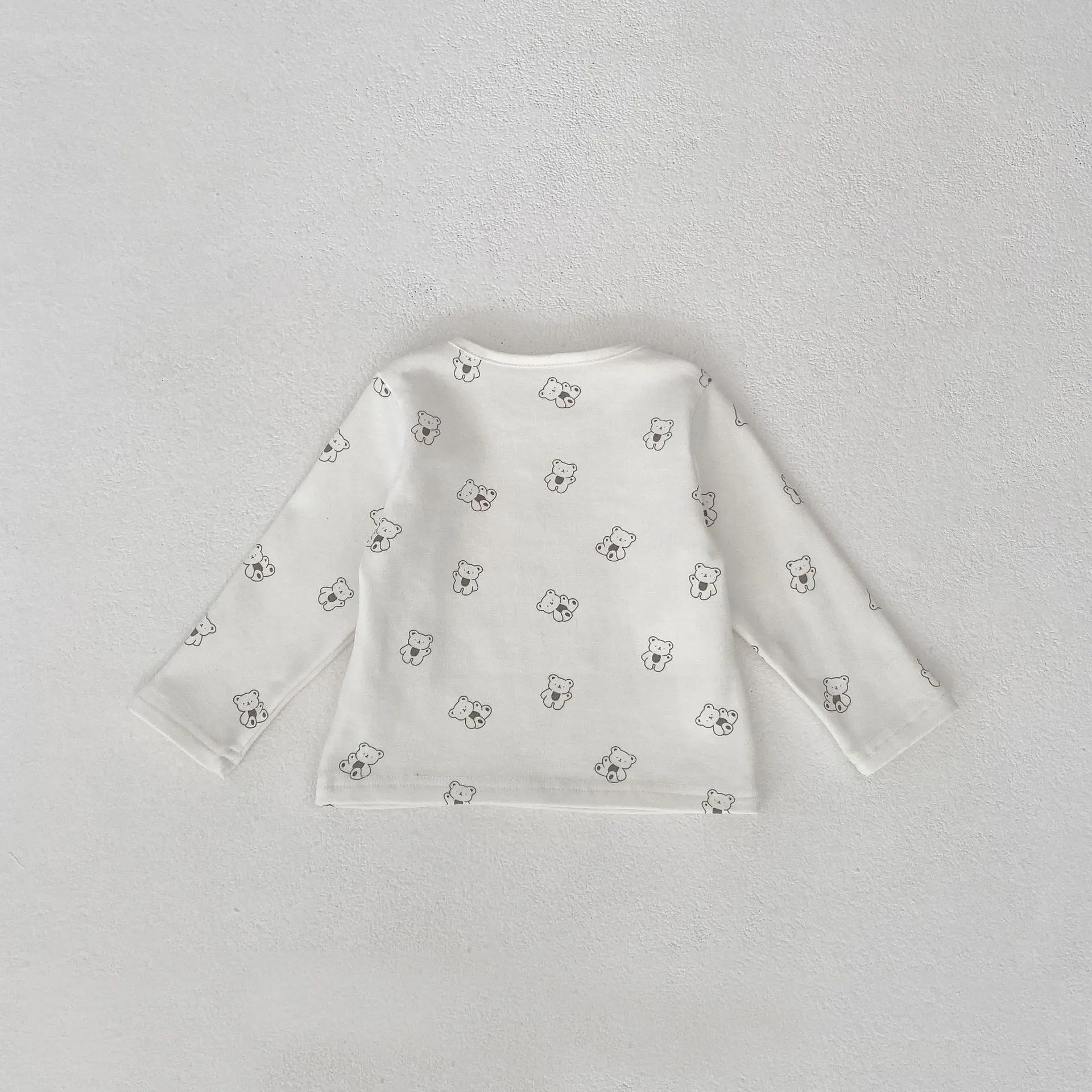 Spring and Autumn new 0-3 year old baby clothing, boys and girls baby round neck teddy bear printed long sleeved tops