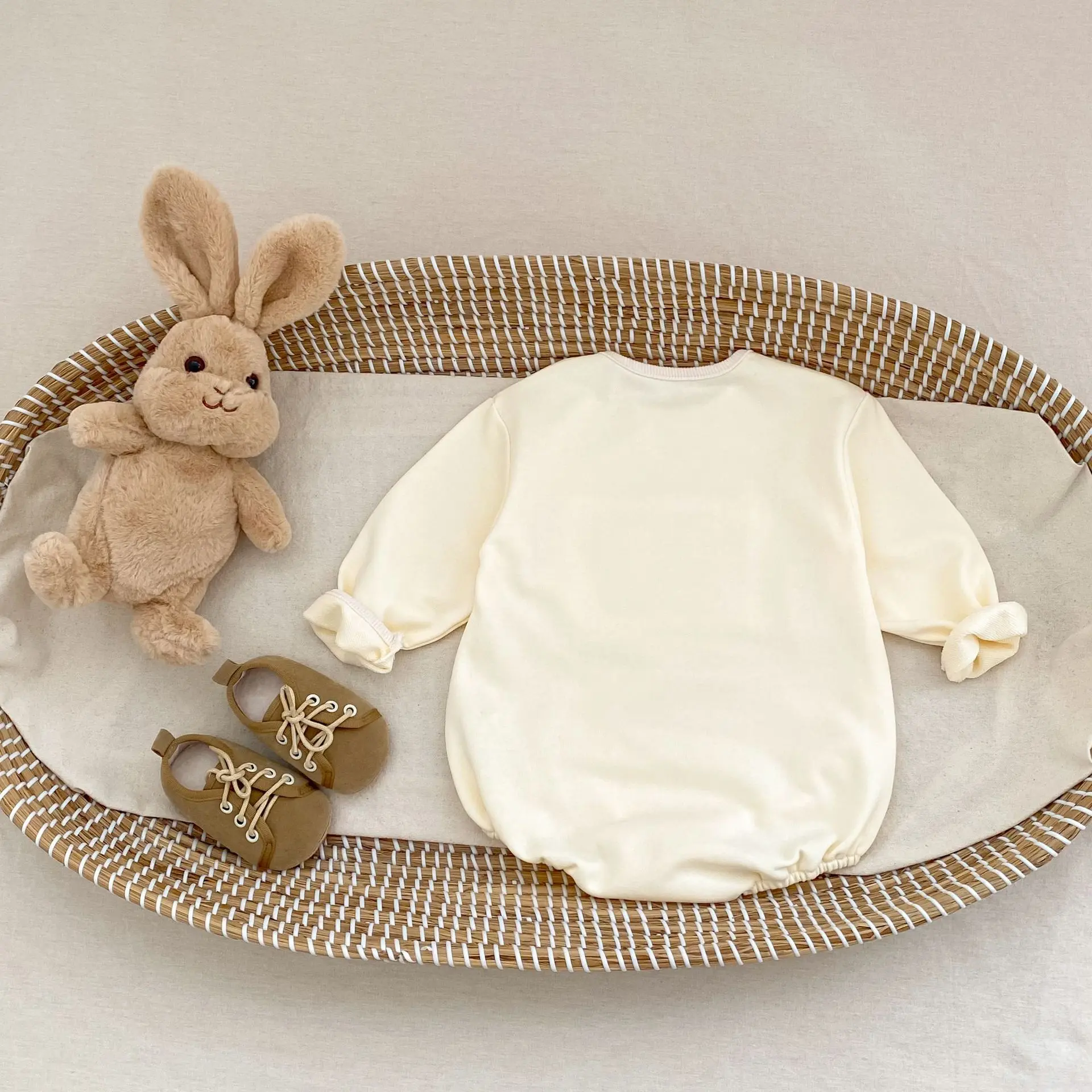 New autumn clothing for babies aged 0-3, baby jumpsuit for boys and girls, teddy bear round neck long sleeved jumpsuit