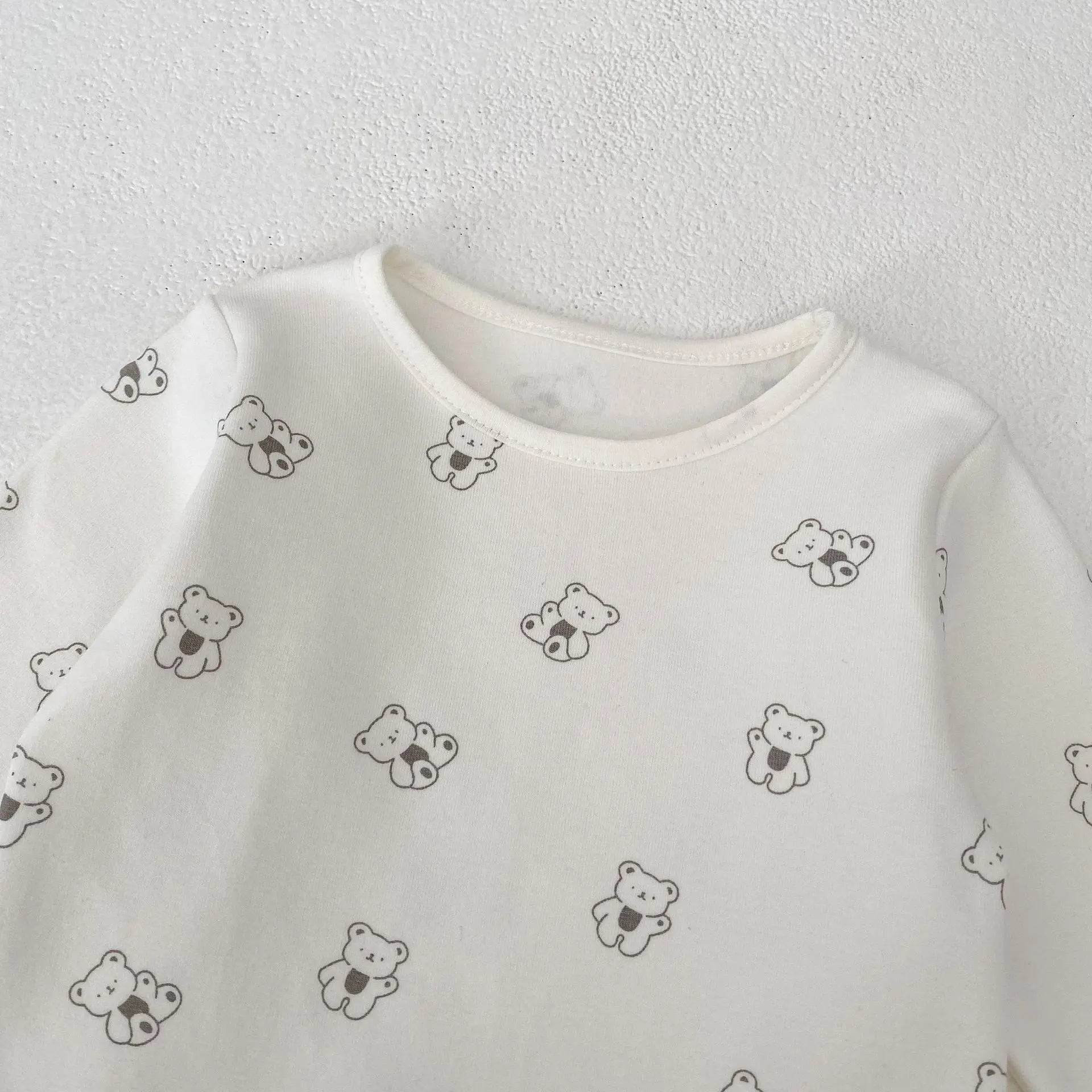 Spring and Autumn new 0-3 year old baby clothing, boys and girls baby round neck teddy bear printed long sleeved tops
