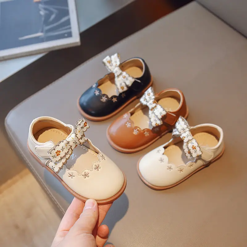 Children Girls Leather Princess Shoes with Bow Non-slip Soft Bottom for Dance Party Wedding Flats Fashionable Embroidery Design