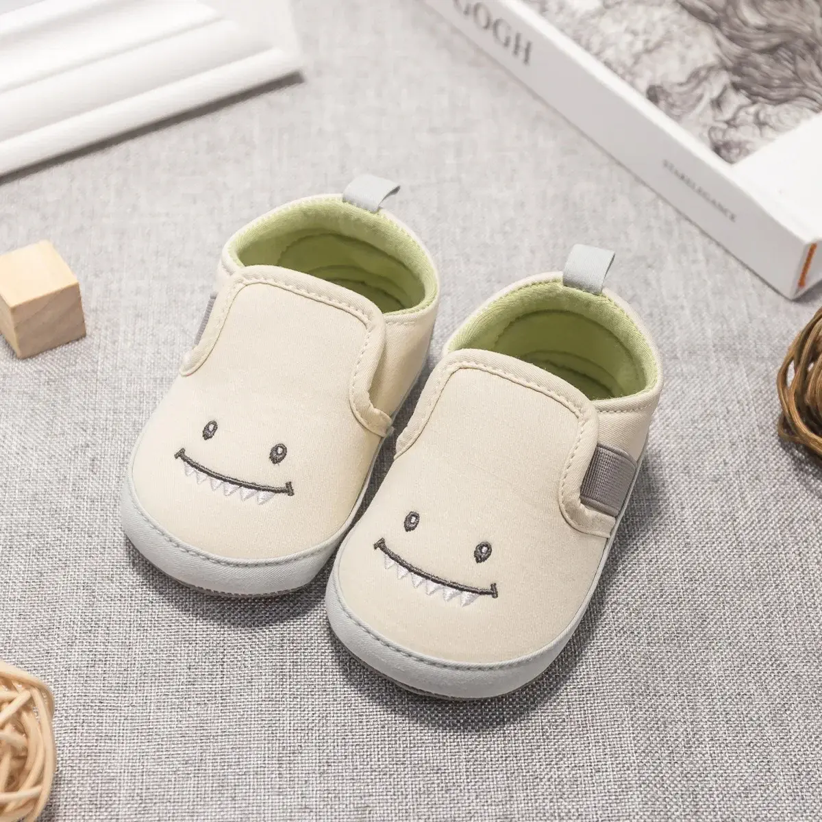 Fashion Cartoon Cute Newborn Baby Girl Shoes Crib Shoes for Baby Girl Soft Sole Antiskid Baby Shoes Girl First Walkers 0-18M