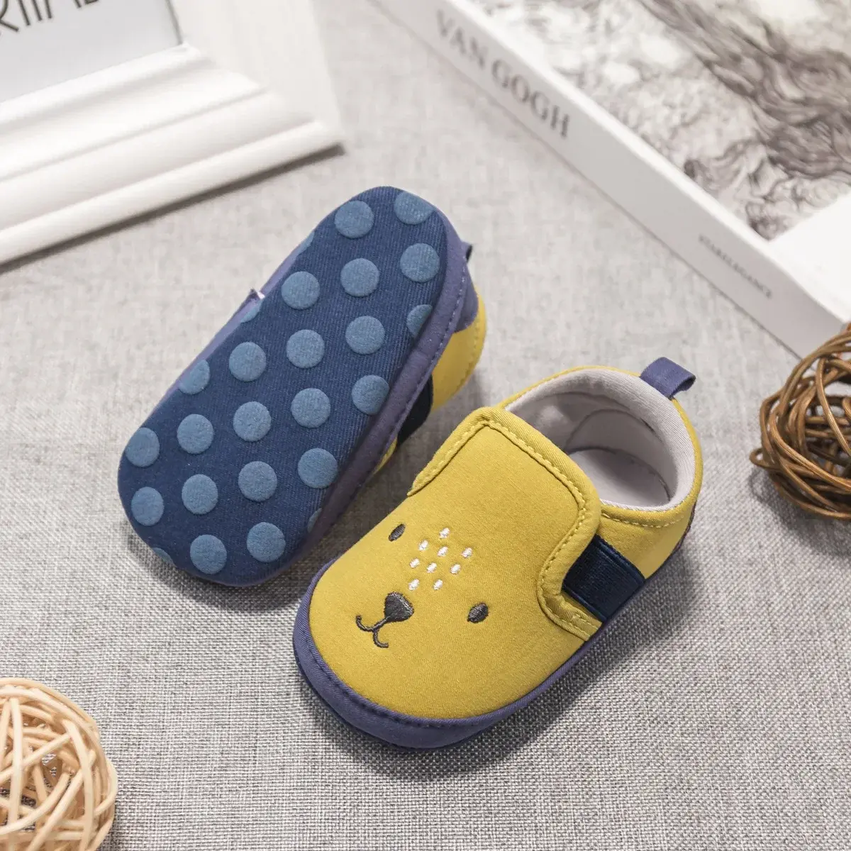 Fashion Cartoon Cute Newborn Baby Girl Shoes Crib Shoes for Baby Girl Soft Sole Antiskid Baby Shoes Girl First Walkers 0-18M