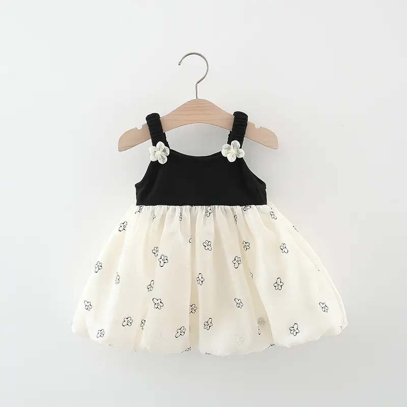 Summer baby girl dress girls covered in floral prints with a large bow on the back and a fluffy dress with suspenders