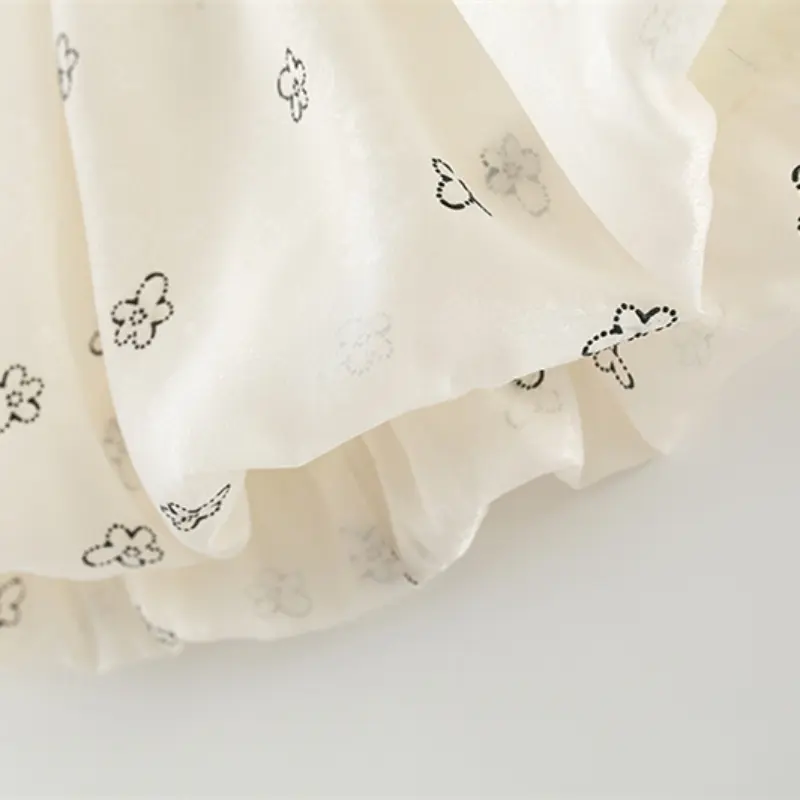 Summer baby girl dress girls covered in floral prints with a large bow on the back and a fluffy dress with suspenders