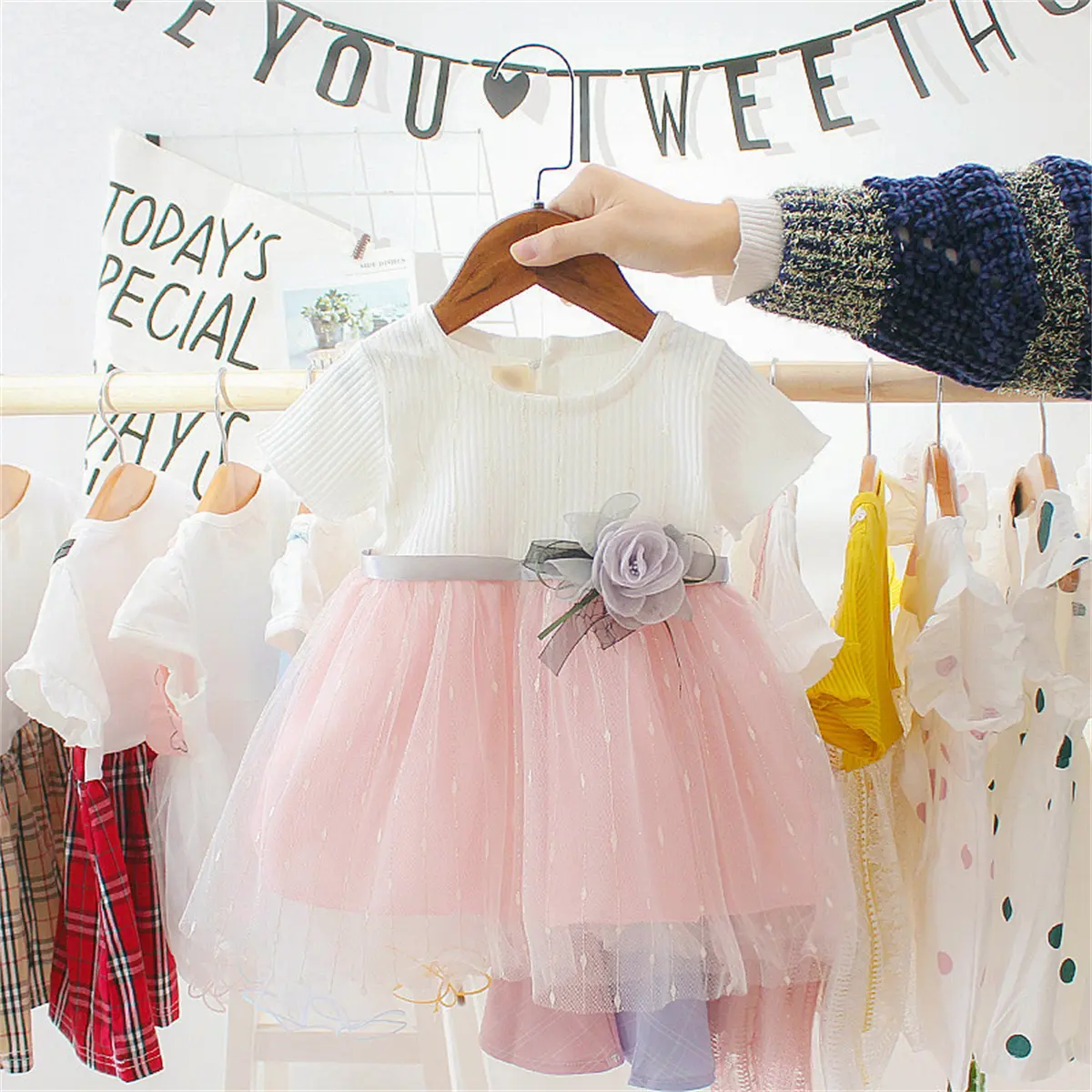Girl's Dress Summer Girl's Waist with a 3D Flower Wedding Dress Fashion Short sleeved Mesh Princess Dress