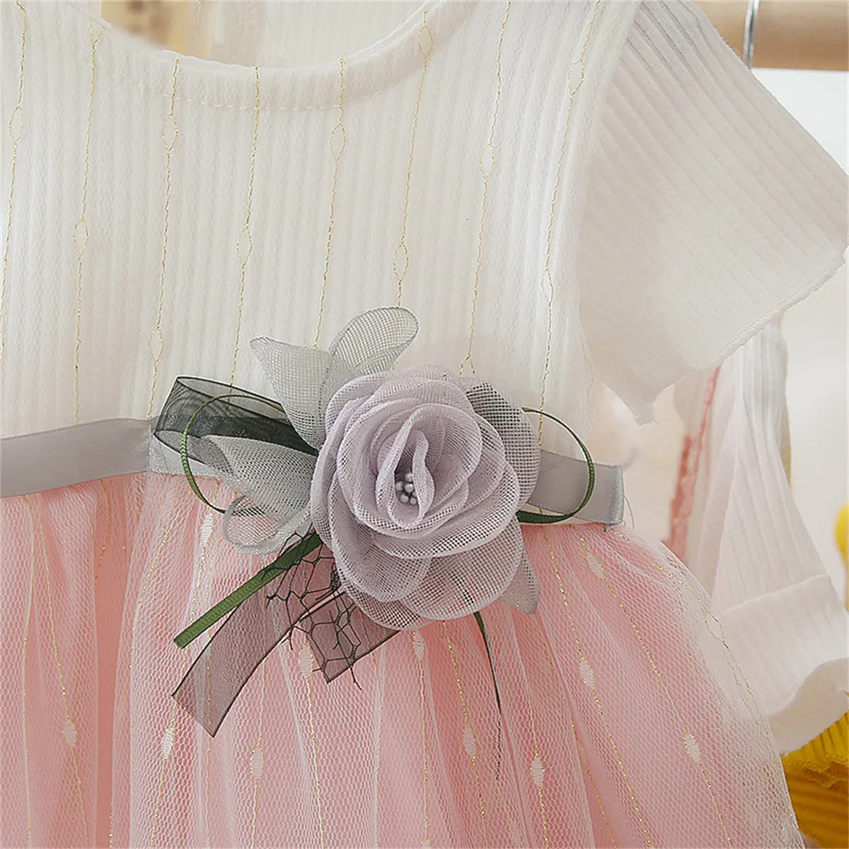 Girl's Dress Summer Girl's Waist with a 3D Flower Wedding Dress Fashion Short sleeved Mesh Princess Dress