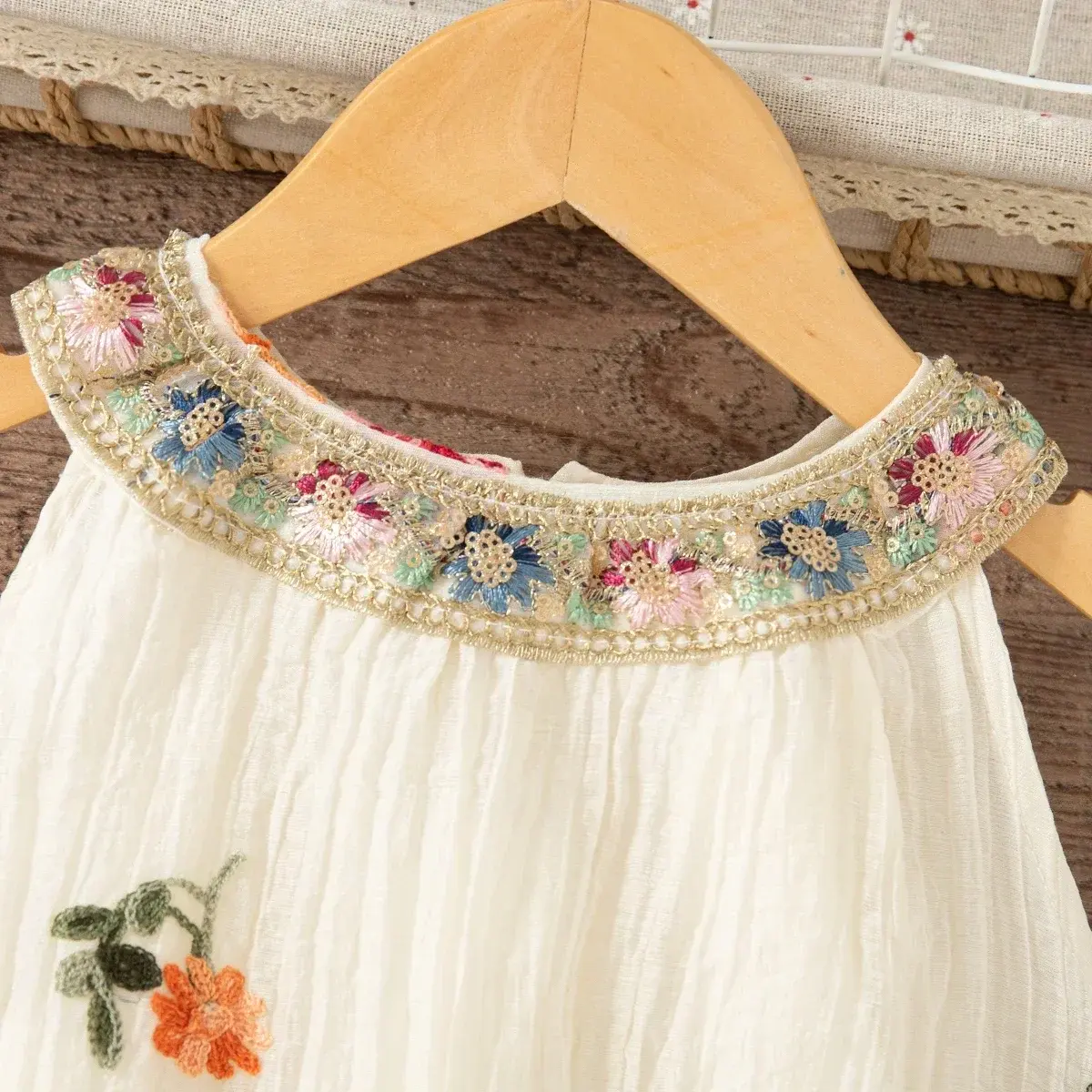 Beach Girls' Dress Summer Girls' Flower Embroidery Decoration Round Neck Sleeveless Princess Dress Children's Clothing