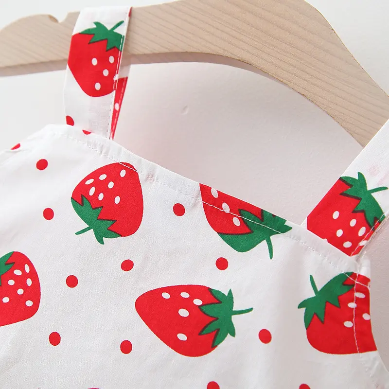 Dress and hat two-piece set for summer girls fresh and fresh full of strawberry print large bow and suspender dress
