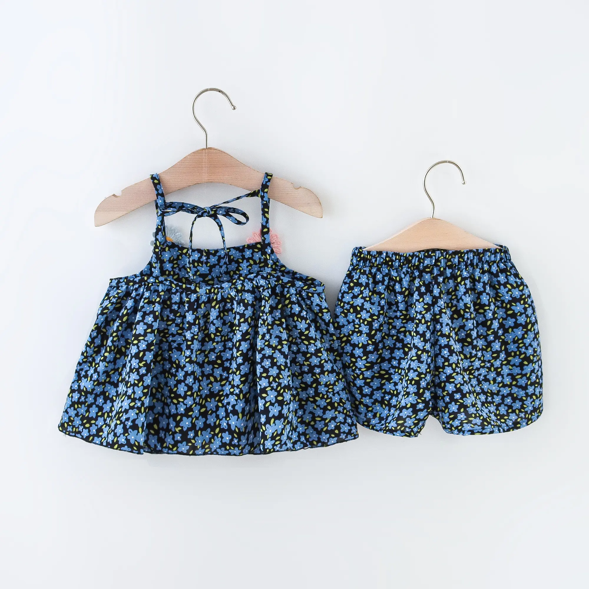 Summer 2-piece/set girl's suspender set baby girl full of small chrysanthemum print suspender shorts set