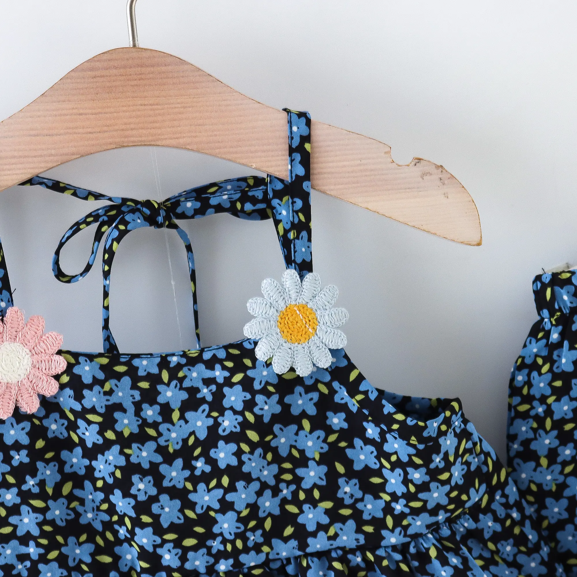 Summer 2-piece/set girl's suspender set baby girl full of small chrysanthemum print suspender shorts set