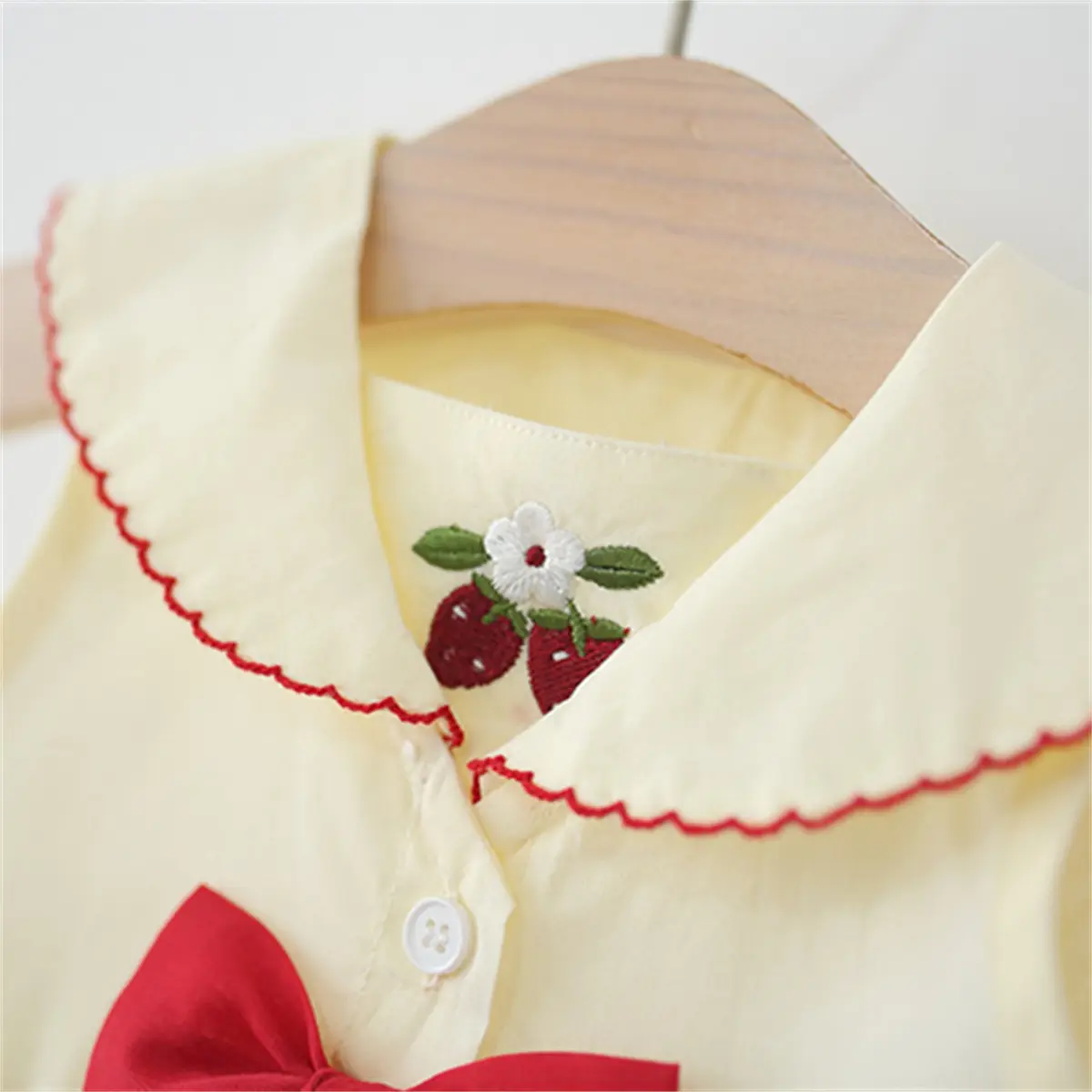 Girls Dress Summer New Sleeveless Girl Clothing Solid Color Strawberry Embroidery Square Neck Bow Baby Dresses