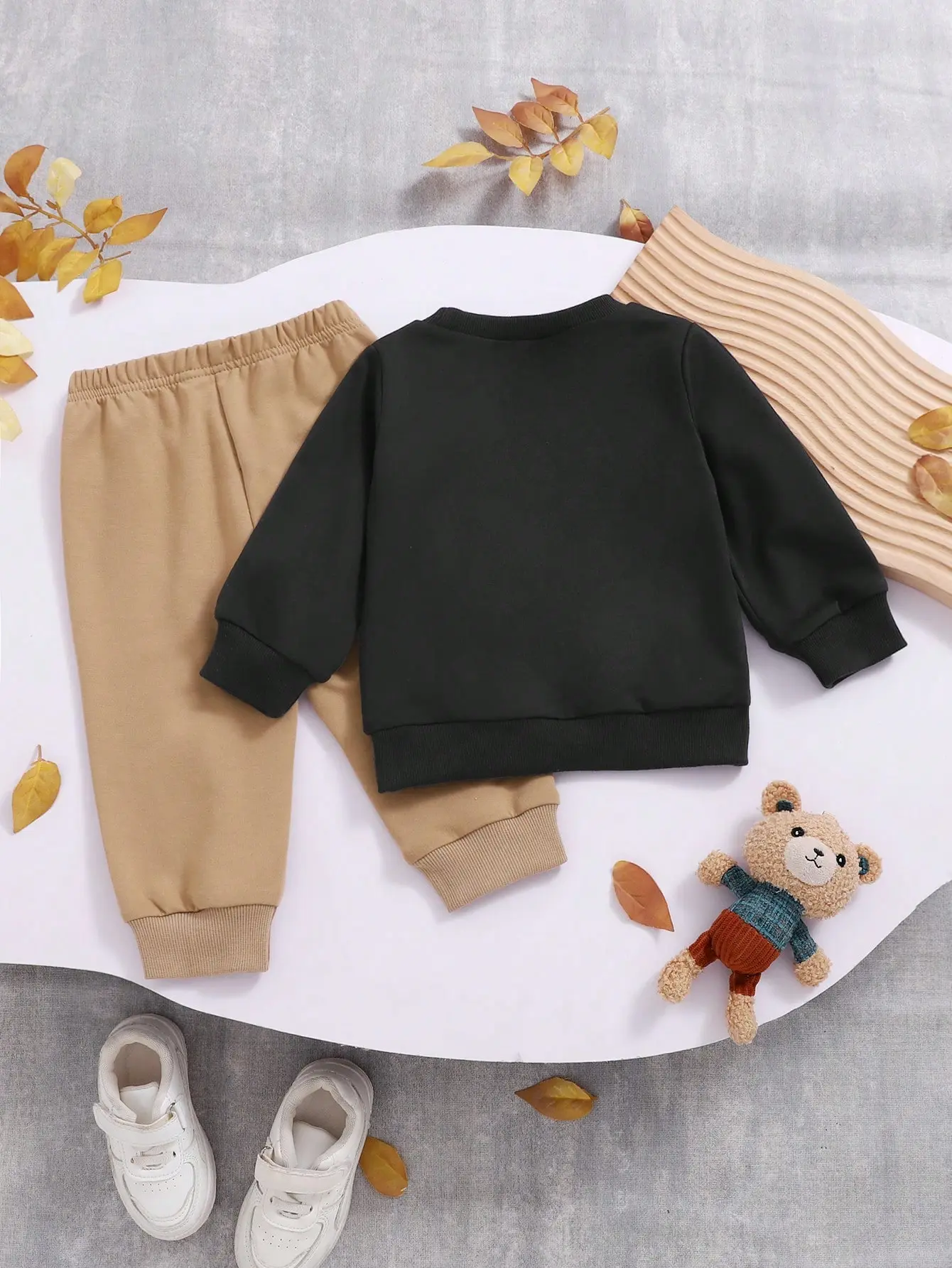 Spring And Autumn Baby Boy Simple Hoodie Set Autumn Boy Printed Long-Sleeved Hoodie + Brown Tapered Long Pants 2-Piece Set
