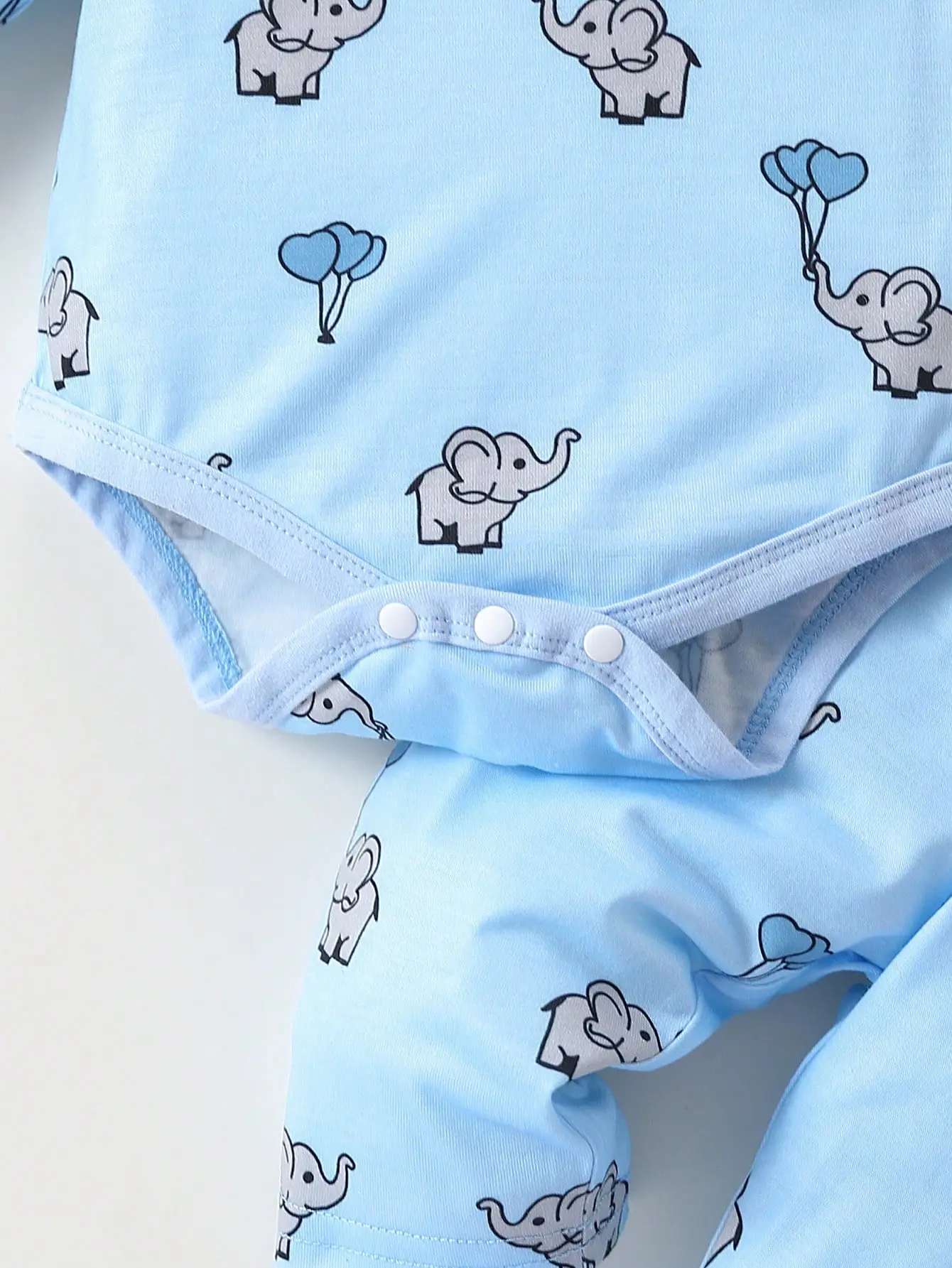 A 3-Piece Set Of Balloon Elephant Printed Climbing Clothes Casual Trousers And Hats For Newborn Babies In Spring And Autumn