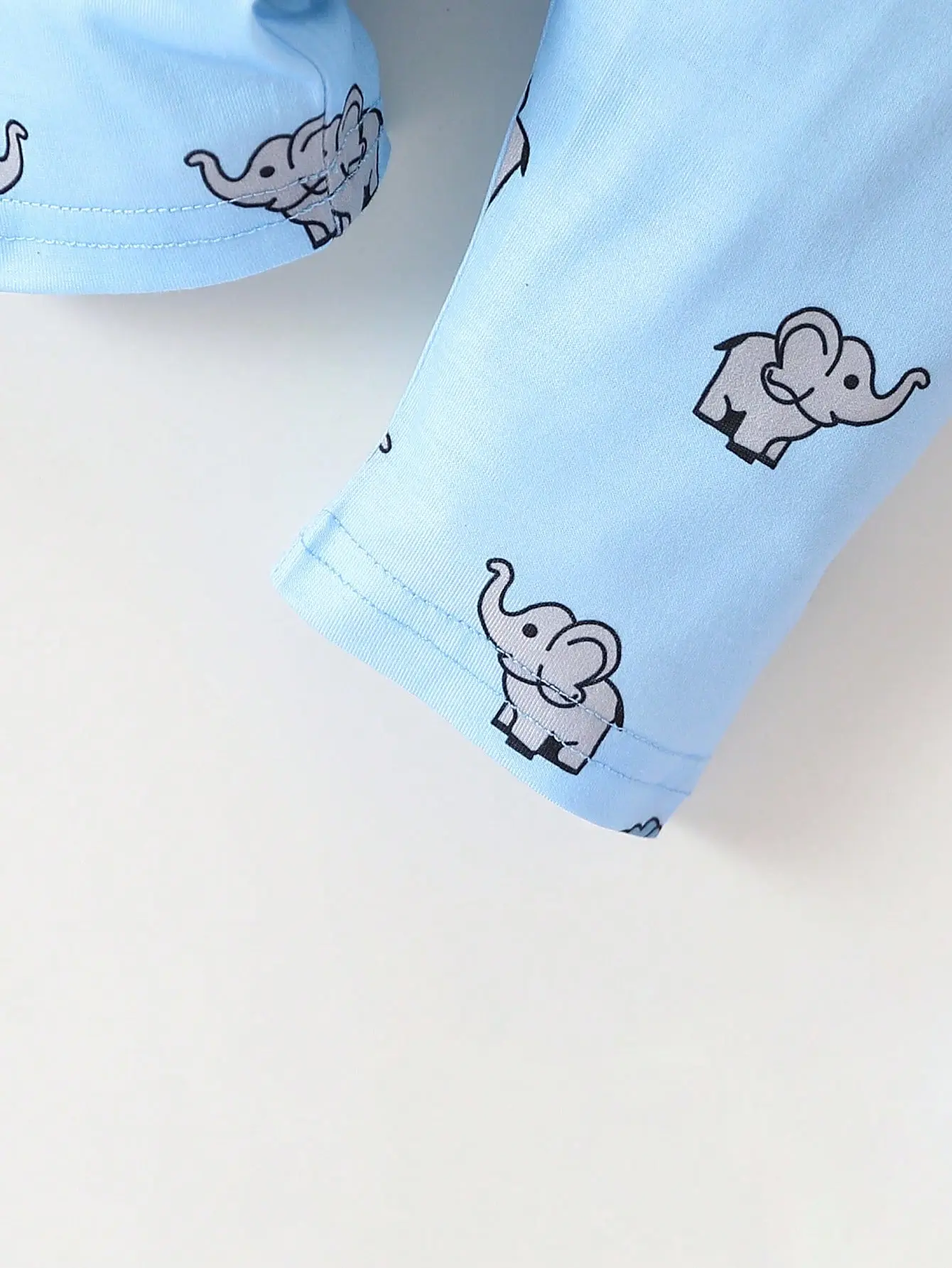 A 3-Piece Set Of Balloon Elephant Printed Climbing Clothes Casual Trousers And Hats For Newborn Babies In Spring And Autumn