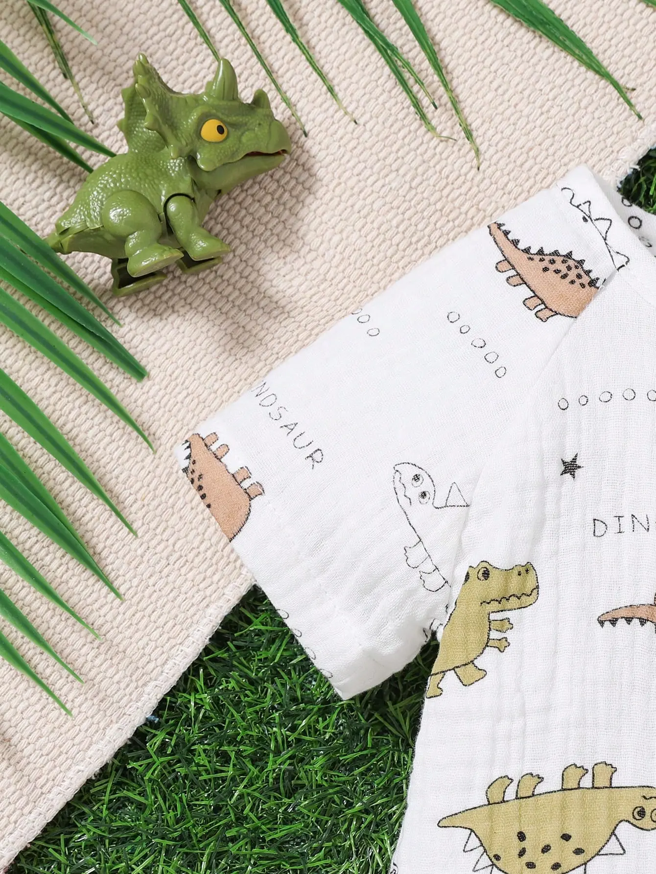 The New Summer Baby Cartoon Dinosaur Full-Print Short-Sleeved Jumpsuit Is Made Of Pure Cotton, Soft, Comfortable And Cute